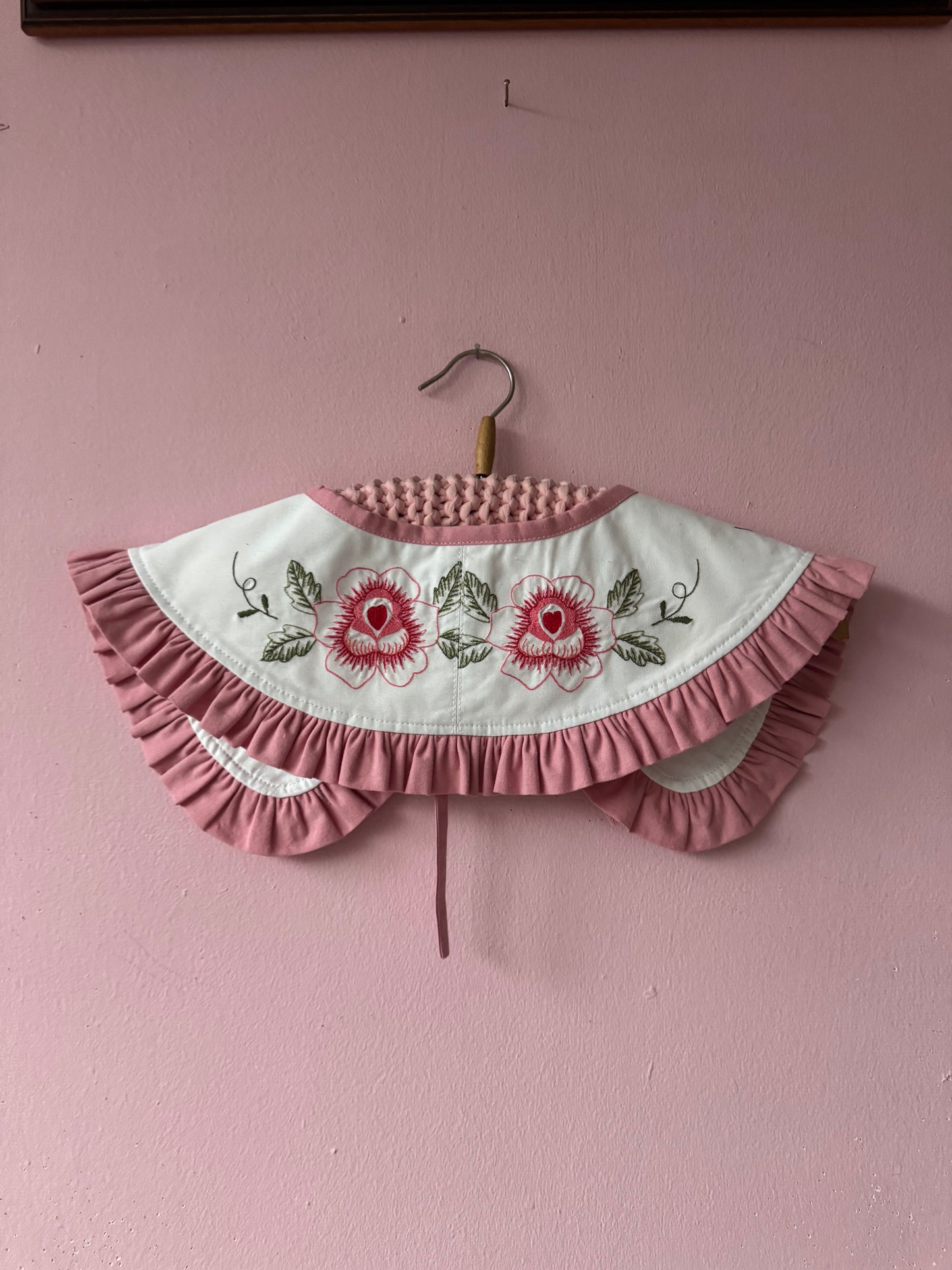 Embroidery floral collar with frill
