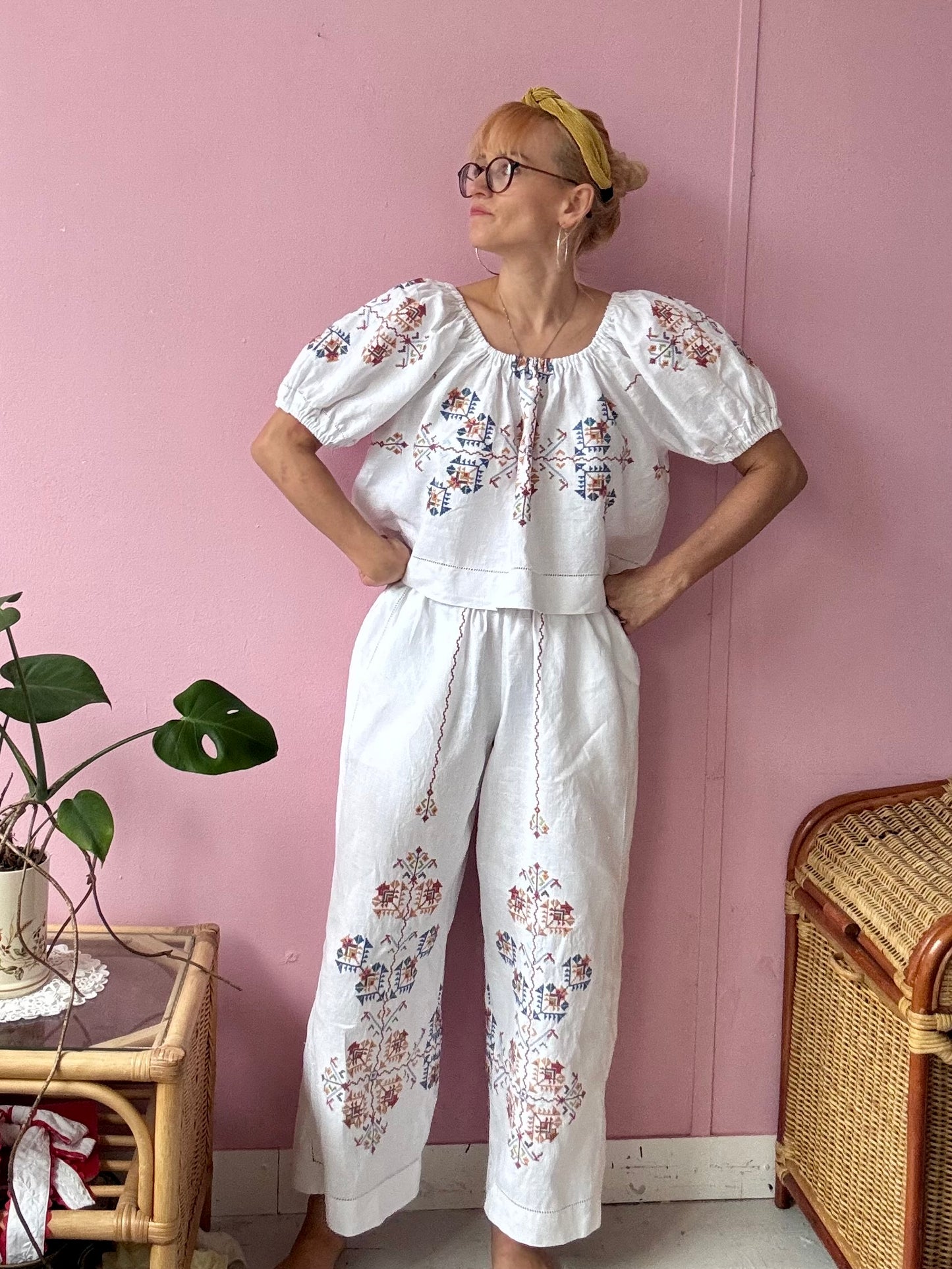 Light linen trousers set