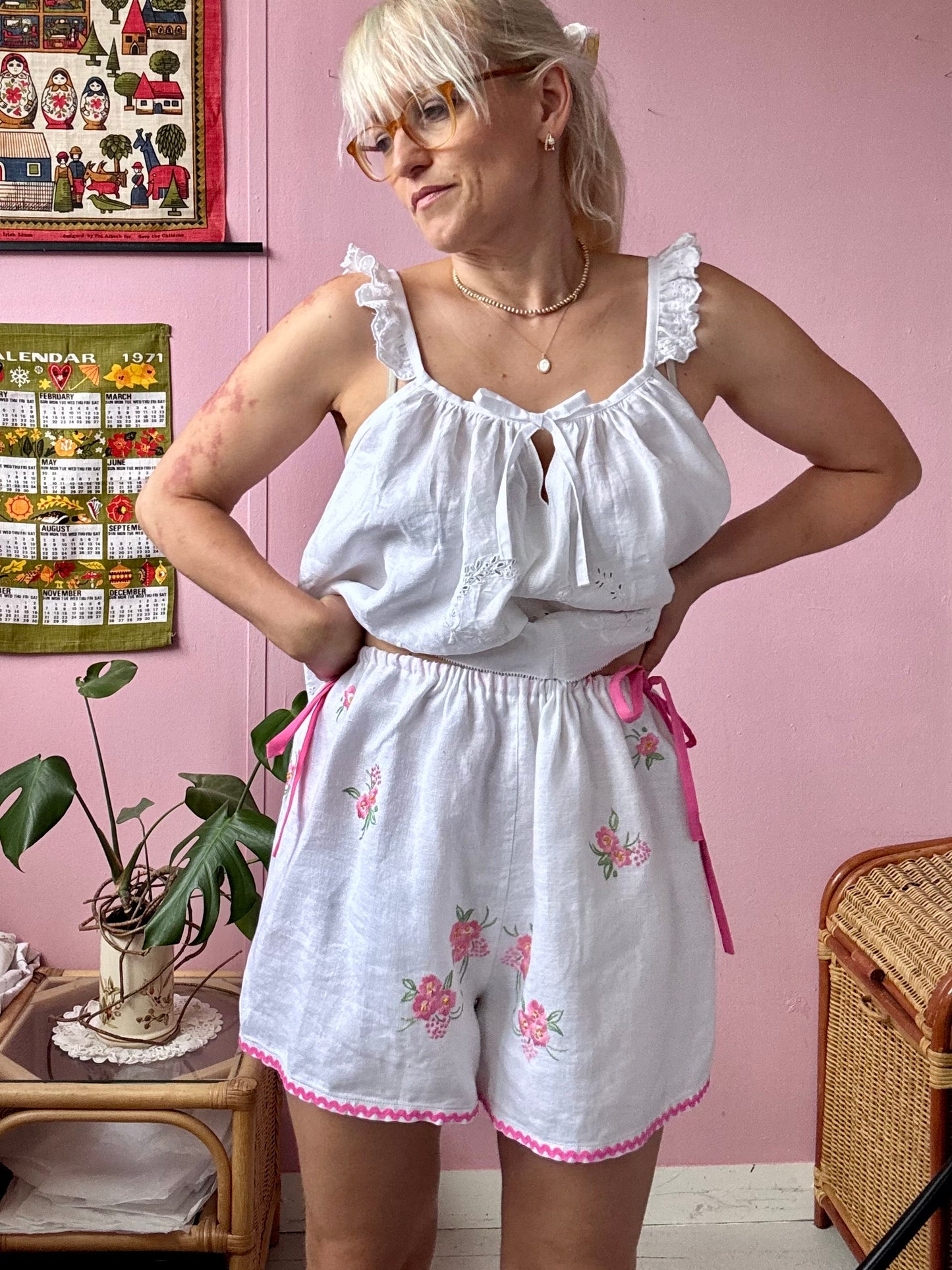 Floral shorts with pink bows