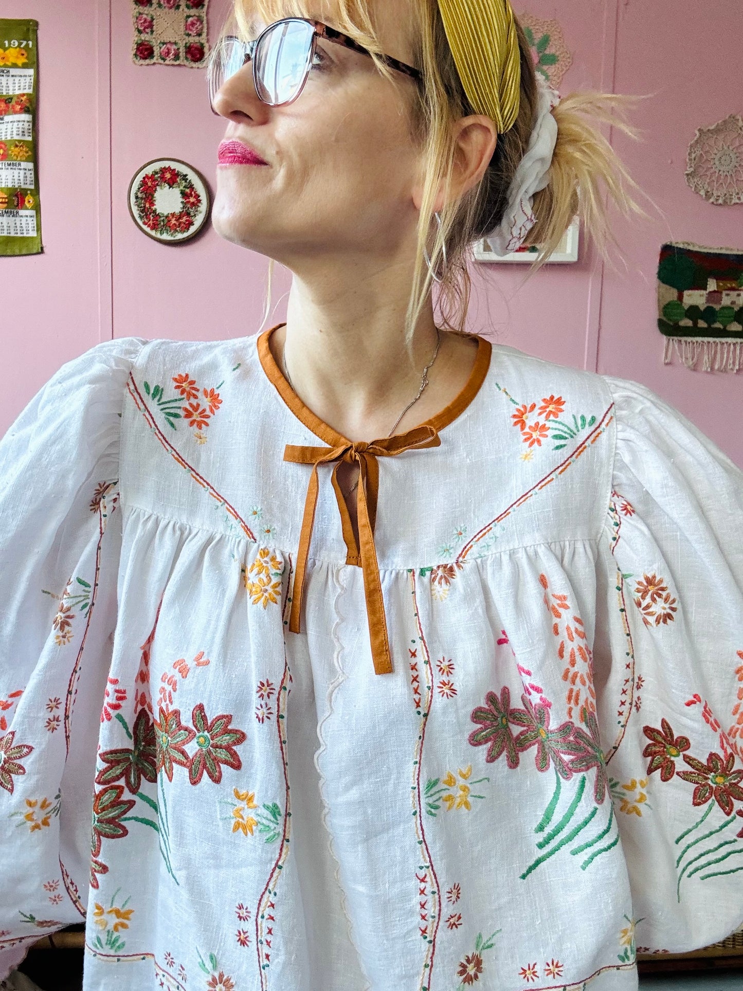 Linen blouse with floral embroidery and wide sleeves