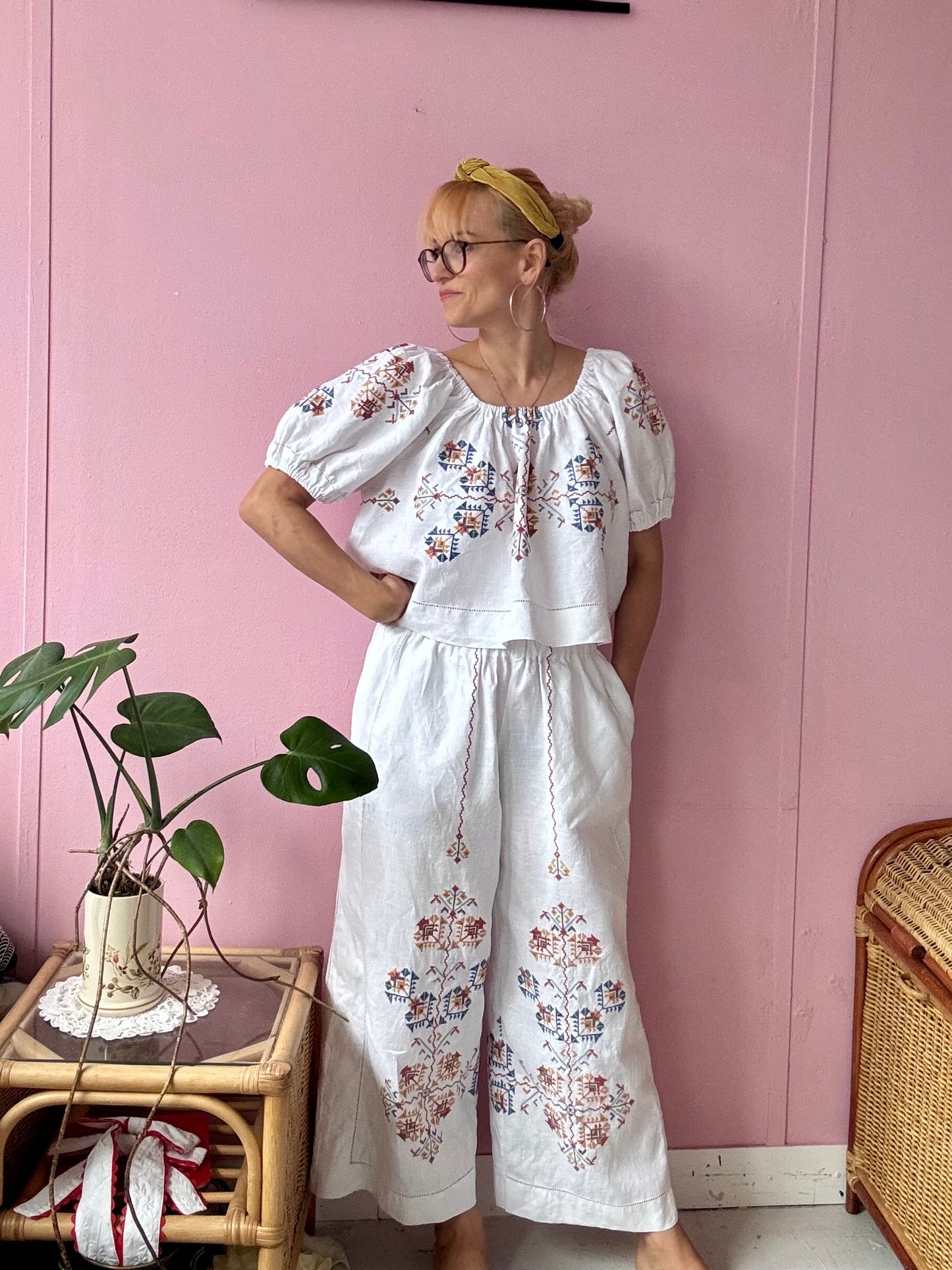 Light linen trousers set