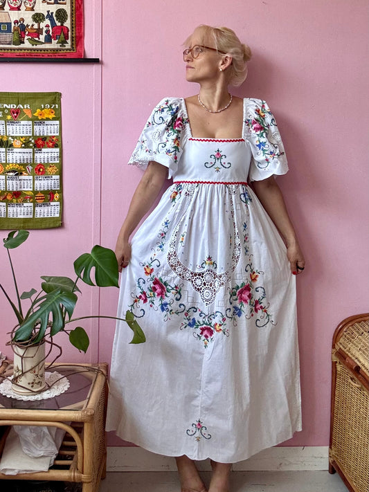 Roses embroidery maxi dress