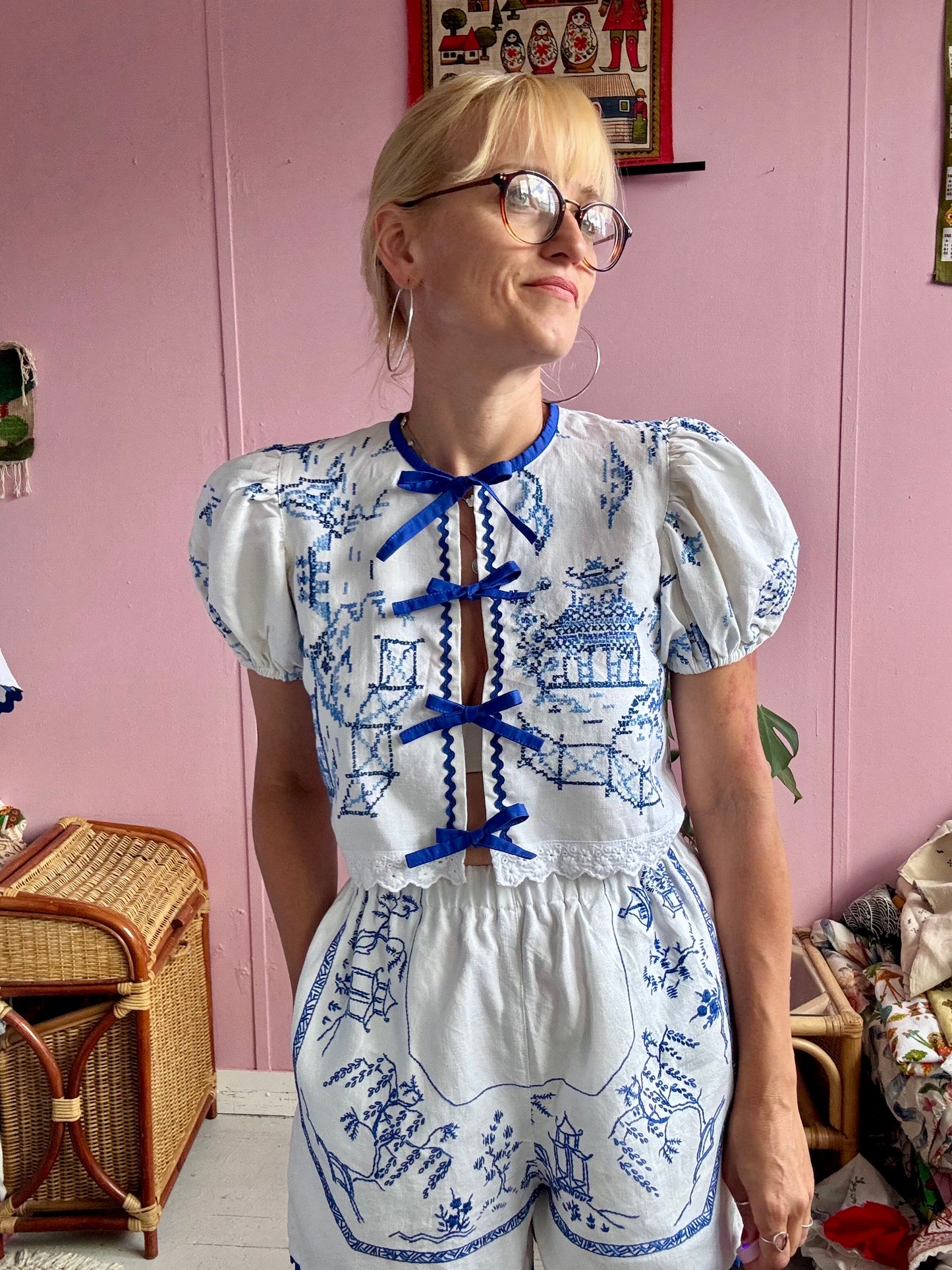 Short blouse with blue embroidery and blue bows