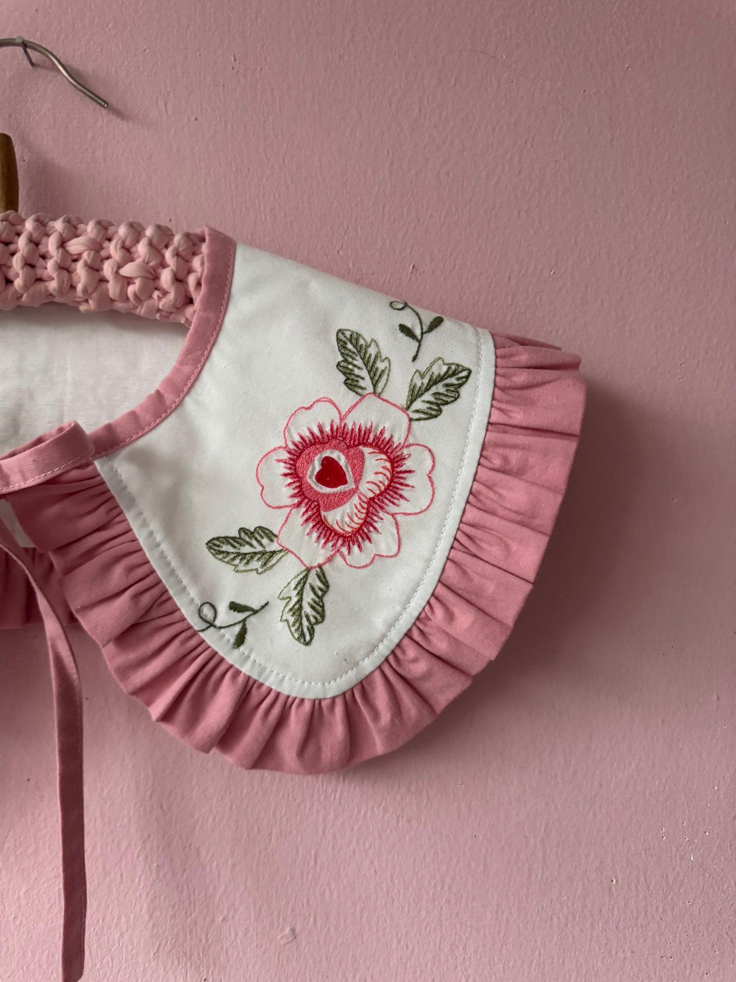 Embroidery floral collar with frill