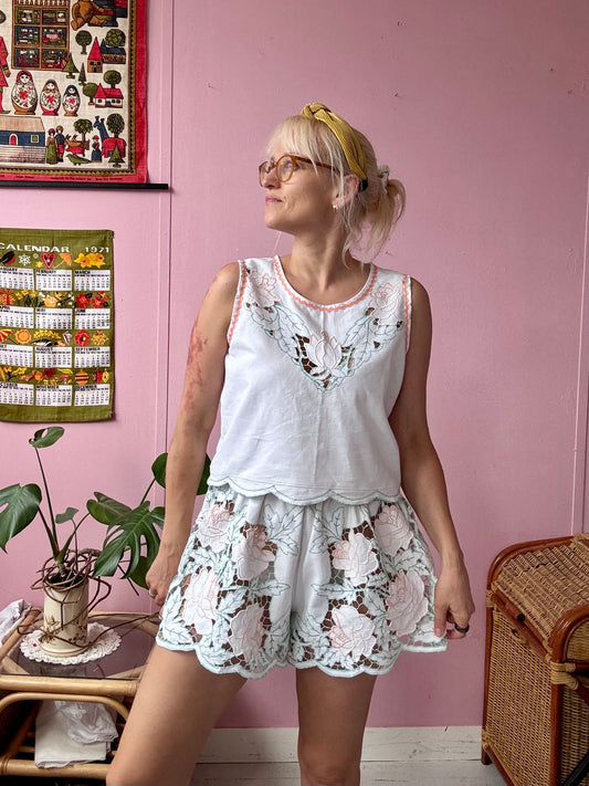 Cut out embroidery shorts set