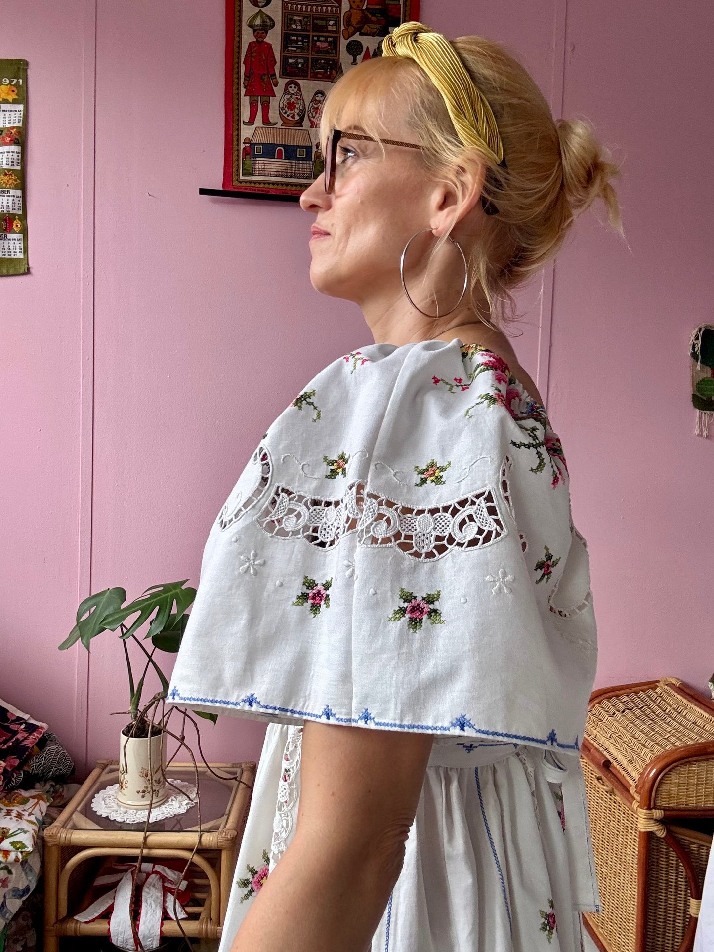 Maxi dress with embroidery and lace