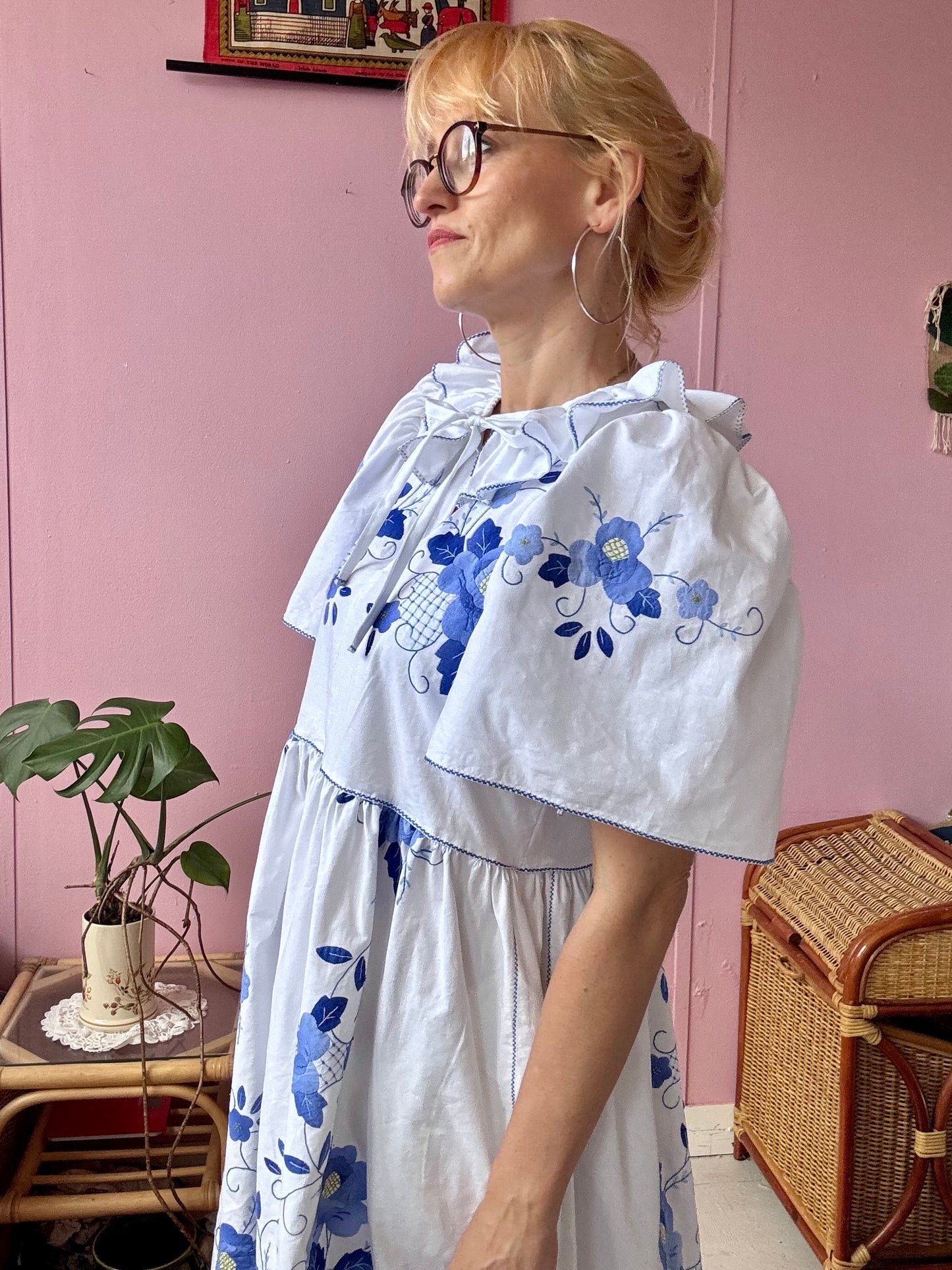 Maxi dress with blue floral appliqués