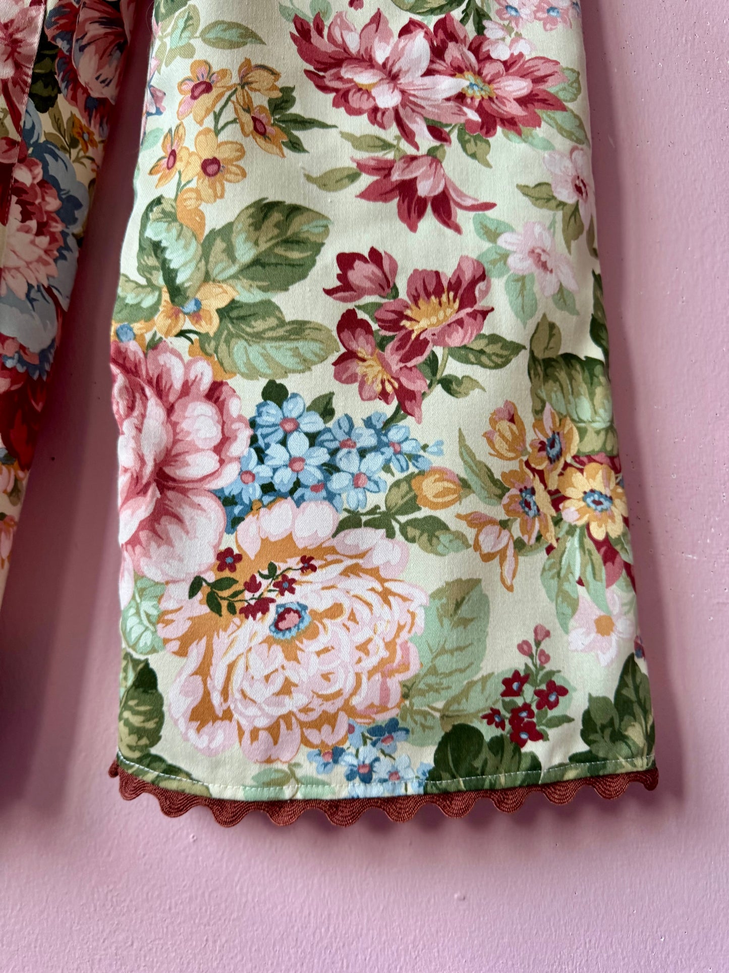 Floral trousers with embroidery pockets