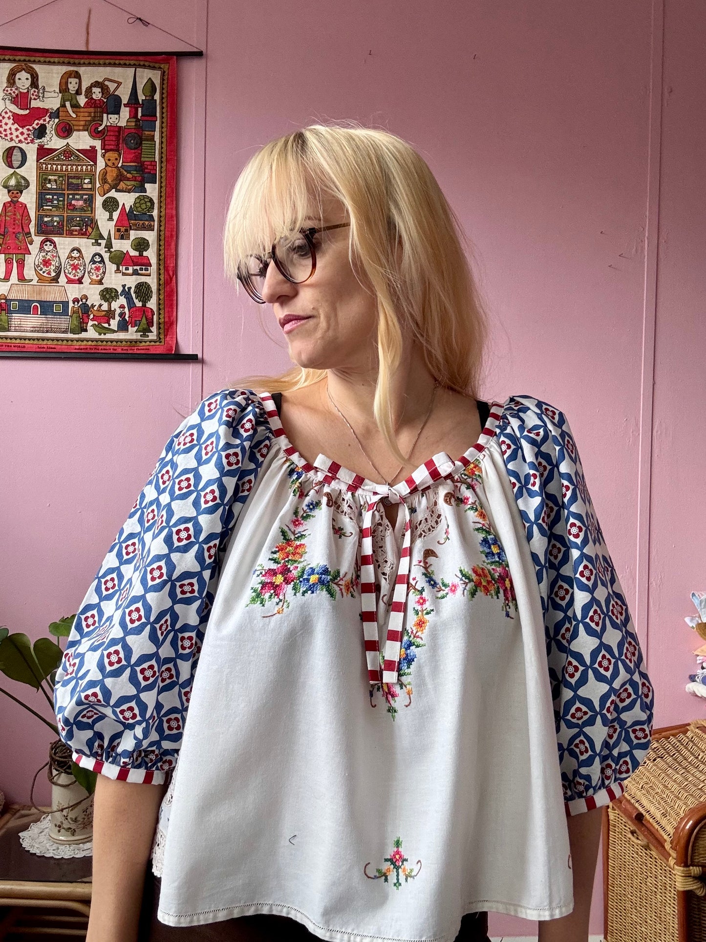 Embroidery and lace blouse with red stripes binding