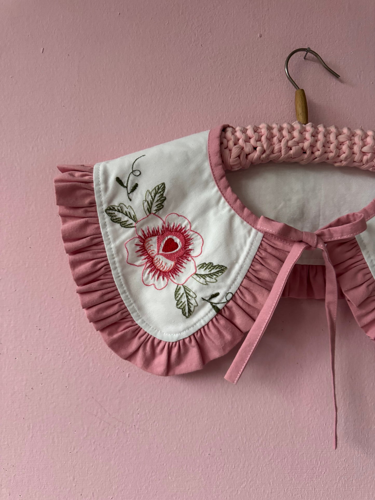 Embroidery floral collar with frill