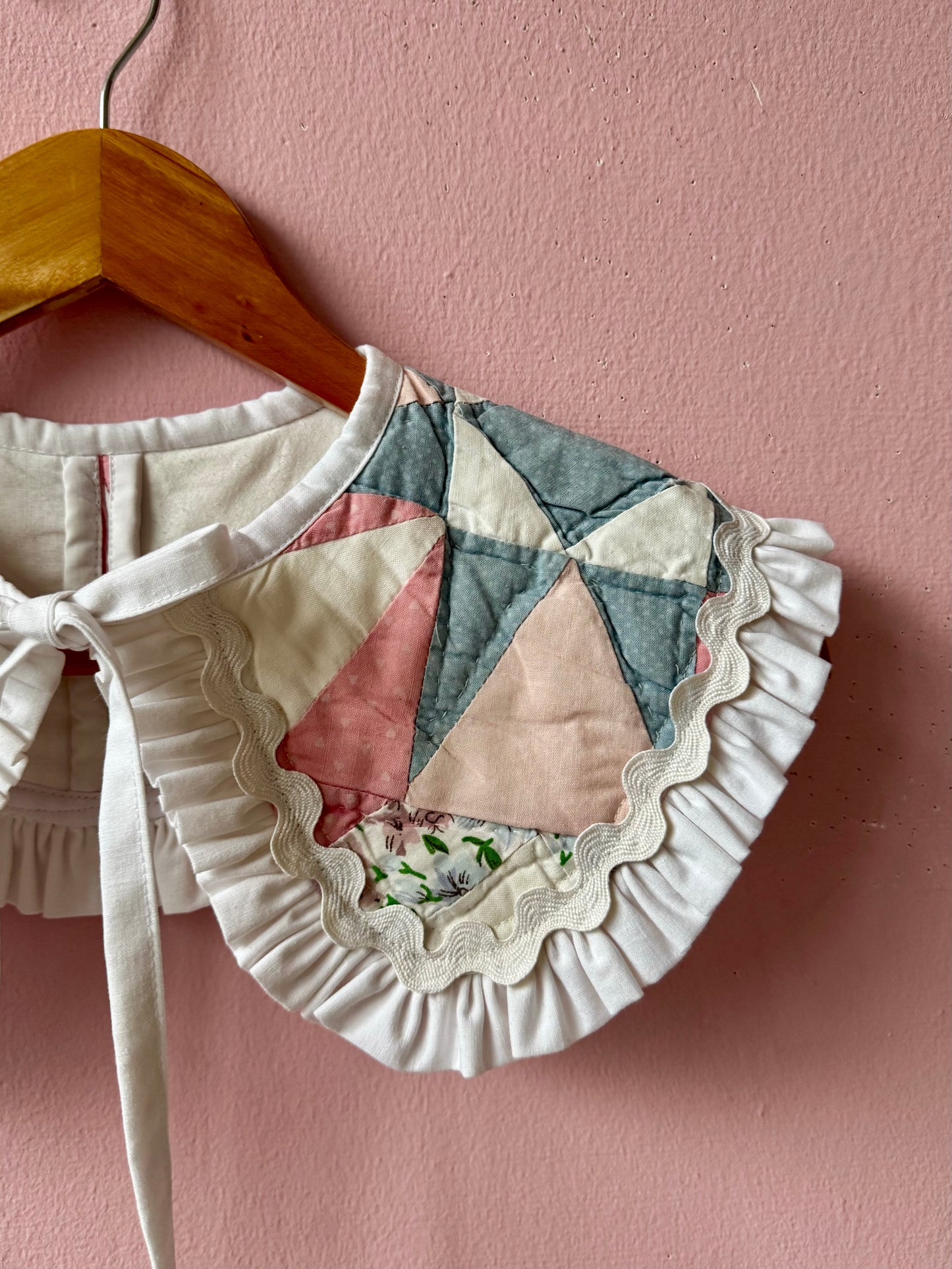 Patchwork collar with white frill