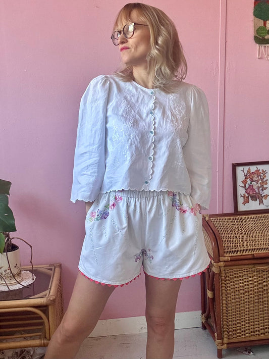 Cotton shorts with floral embroidery and ric rac