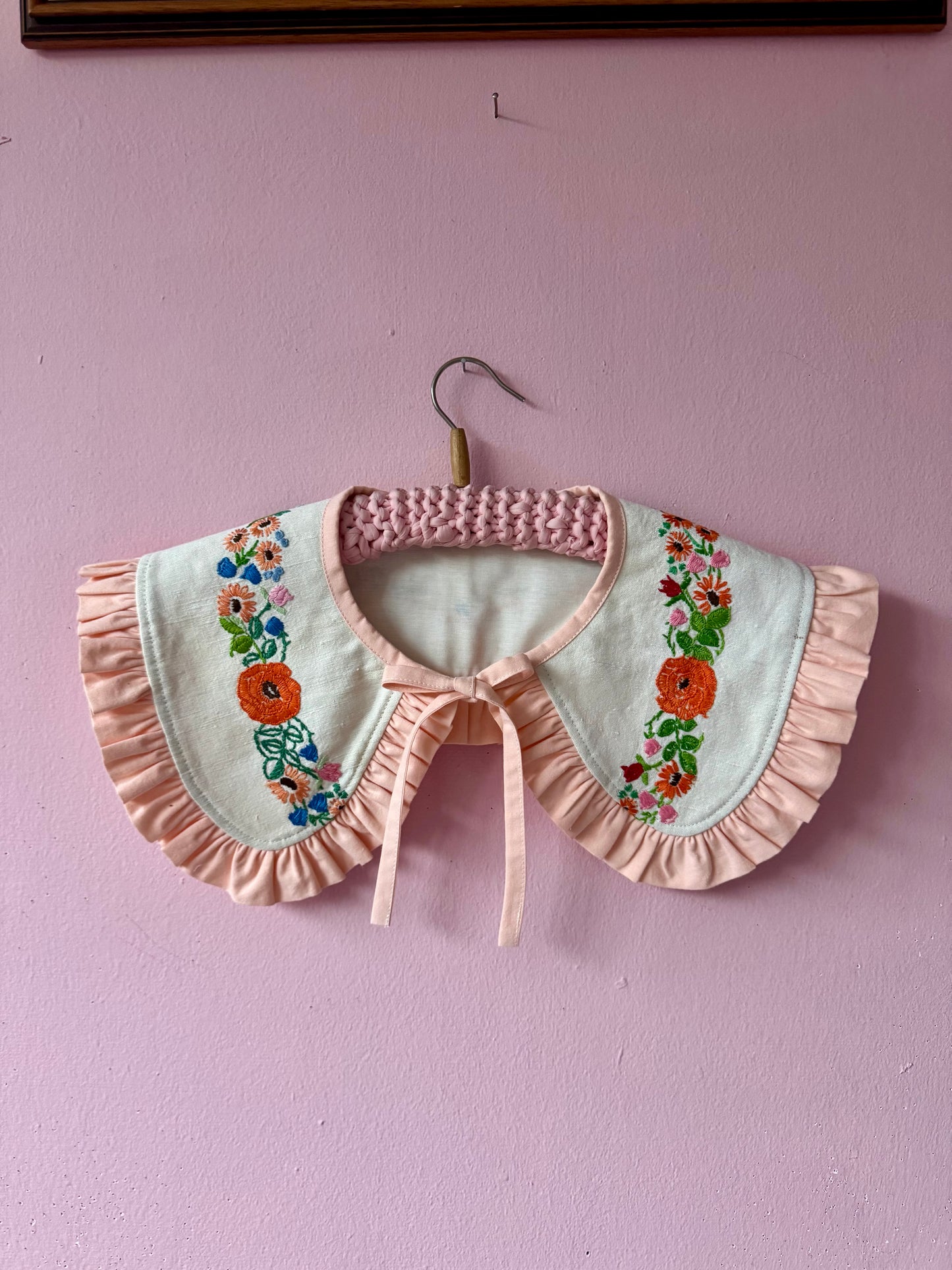 Hand embroidery floral collar with frill