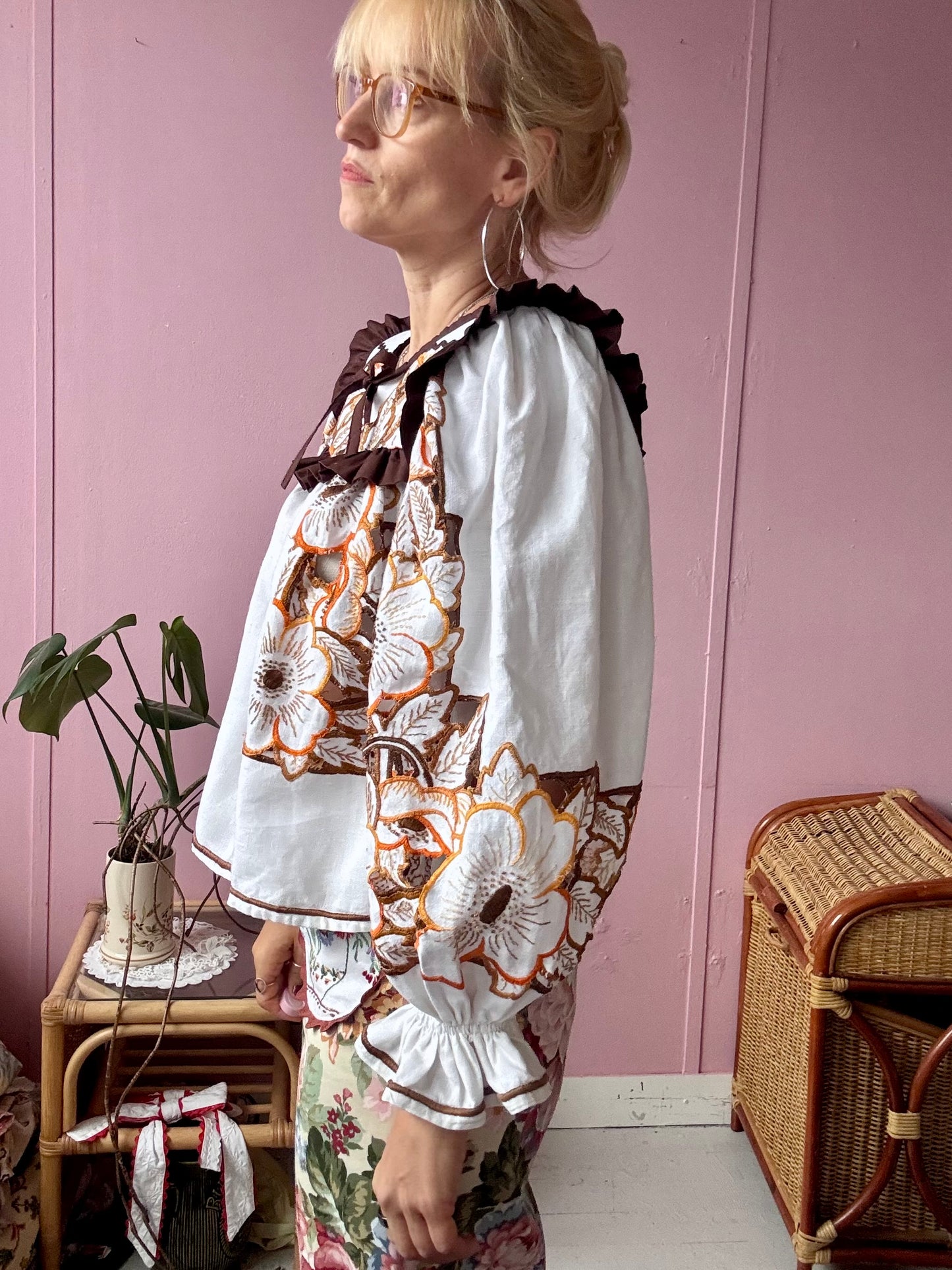 Floral blouse with brown frill