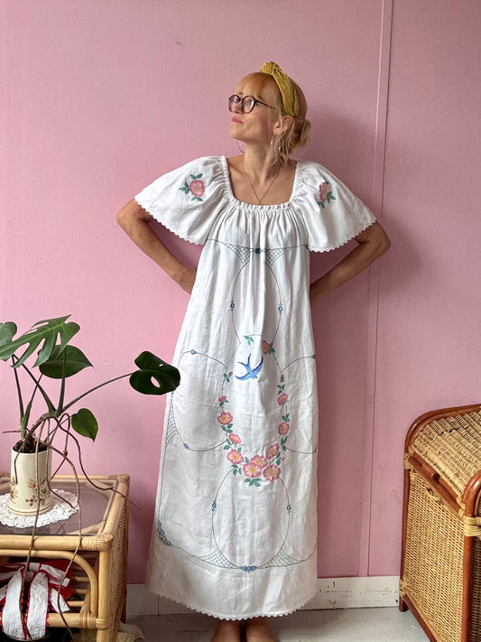 White long dress with bird and flowers embroidery