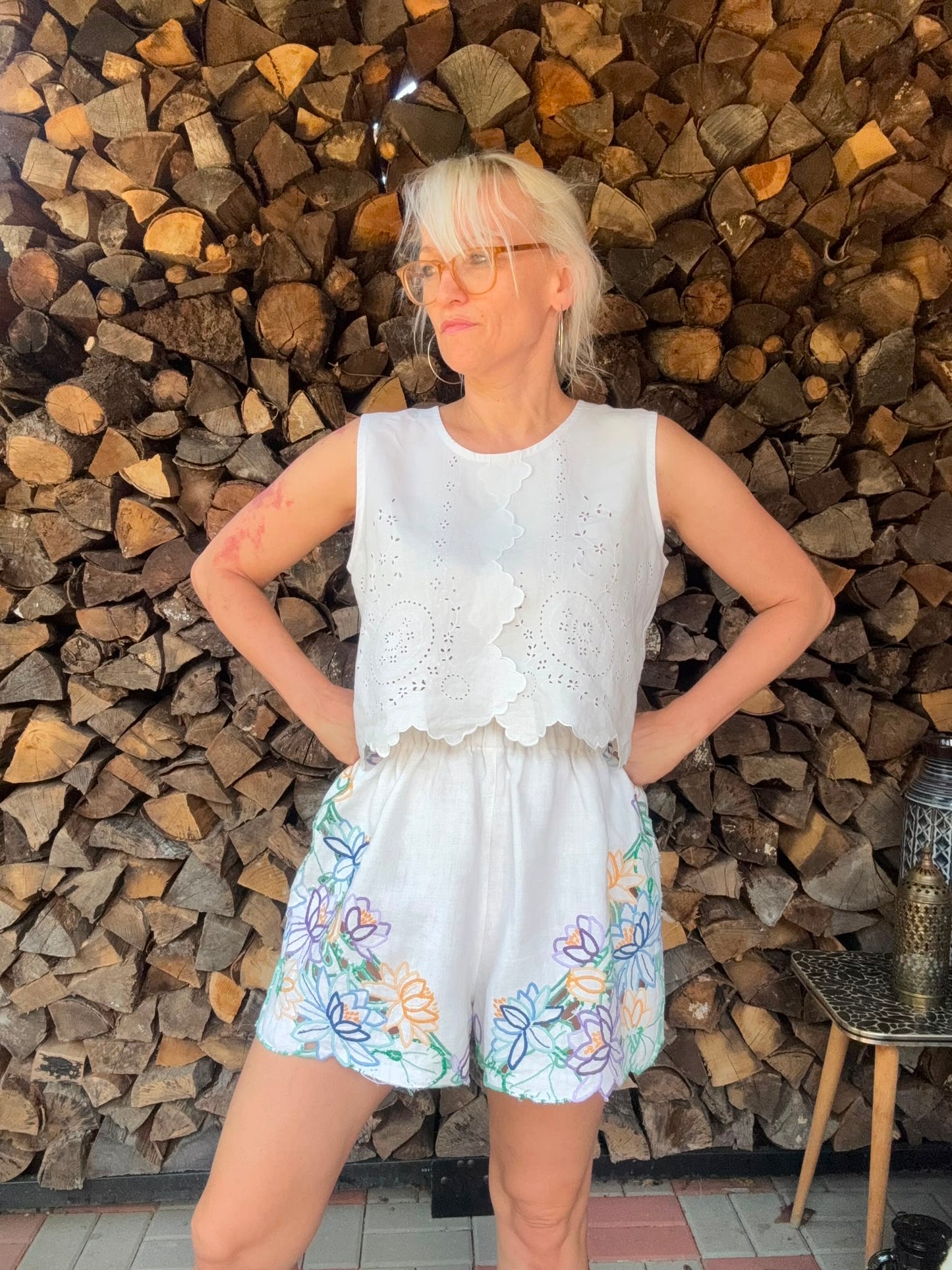 Linen shorts with floral details