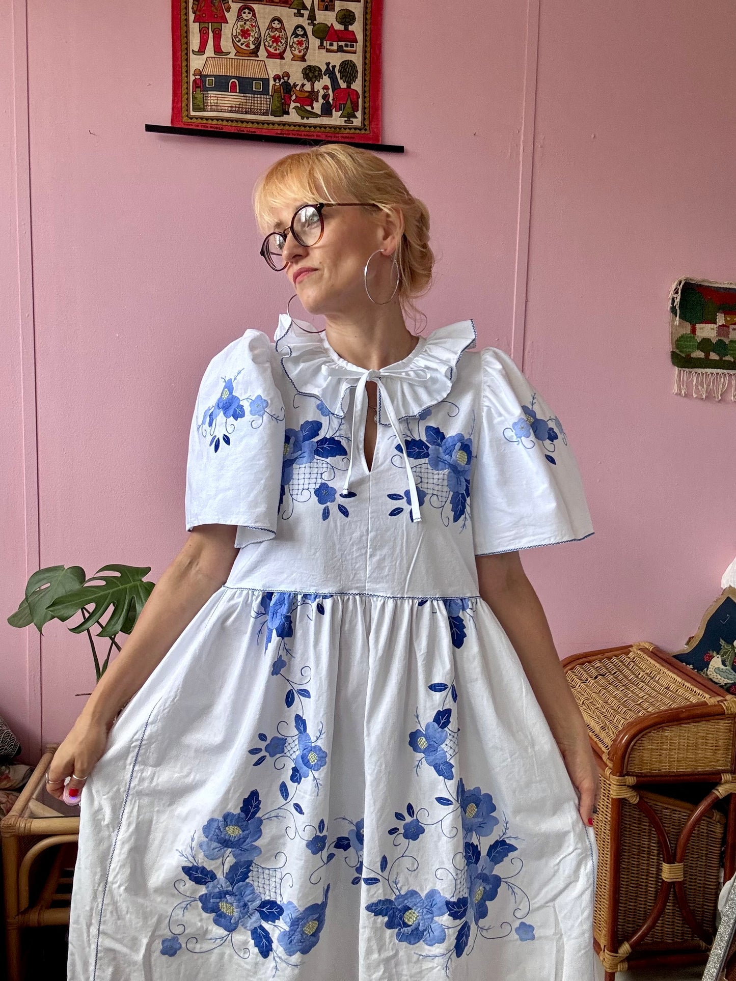 Maxi dress with blue floral appliqués