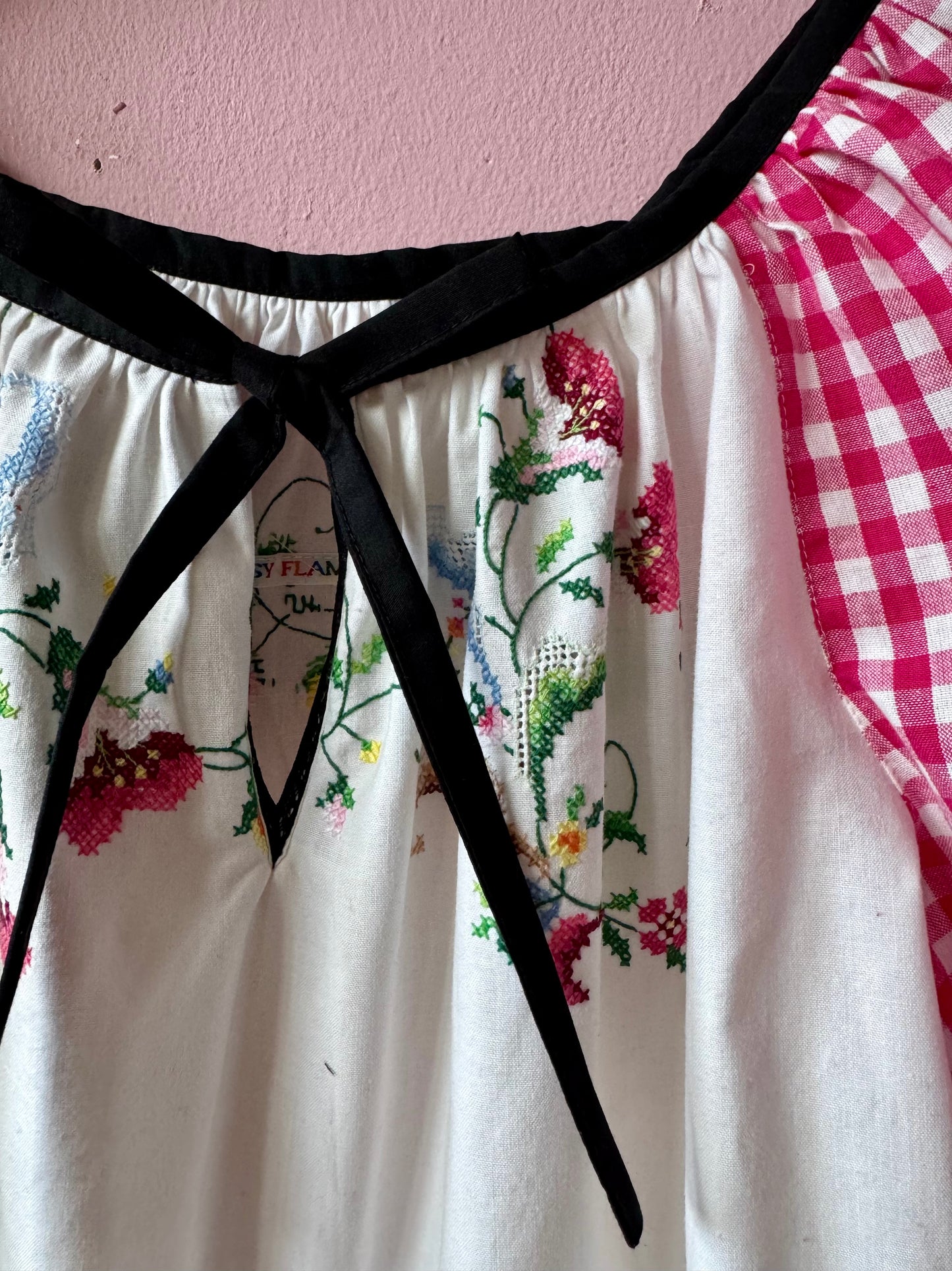 Embroidery blouse with gingham sleeves