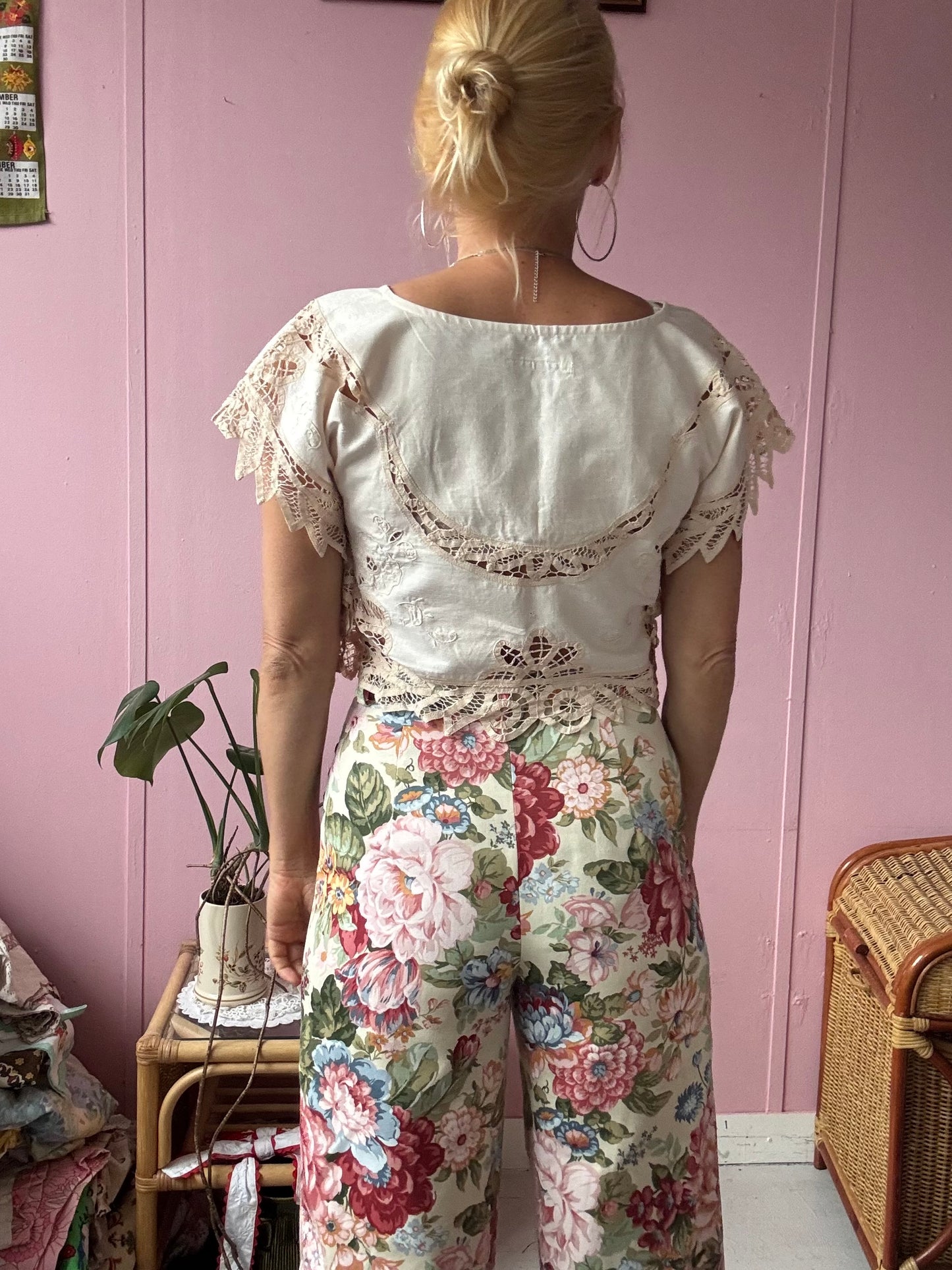 Floral trousers with embroidery pockets