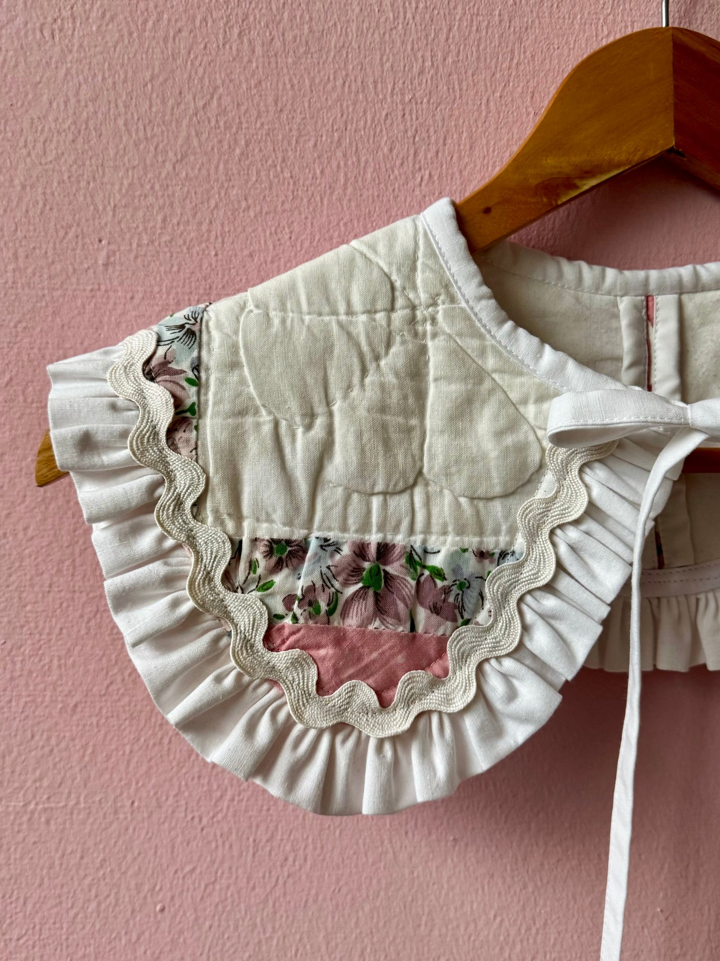 Patchwork collar with white frill