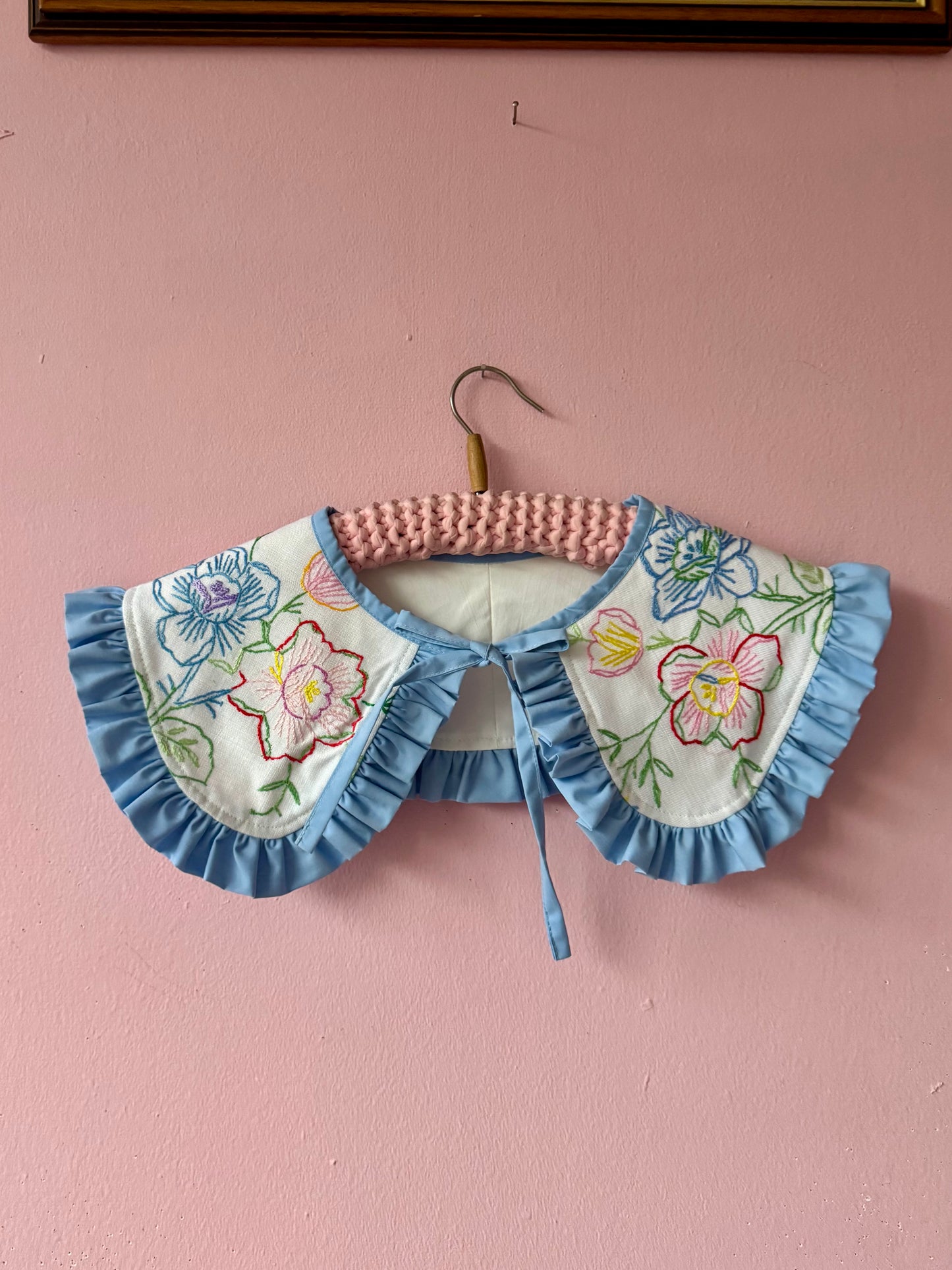Hand embroidery floral collar with frill