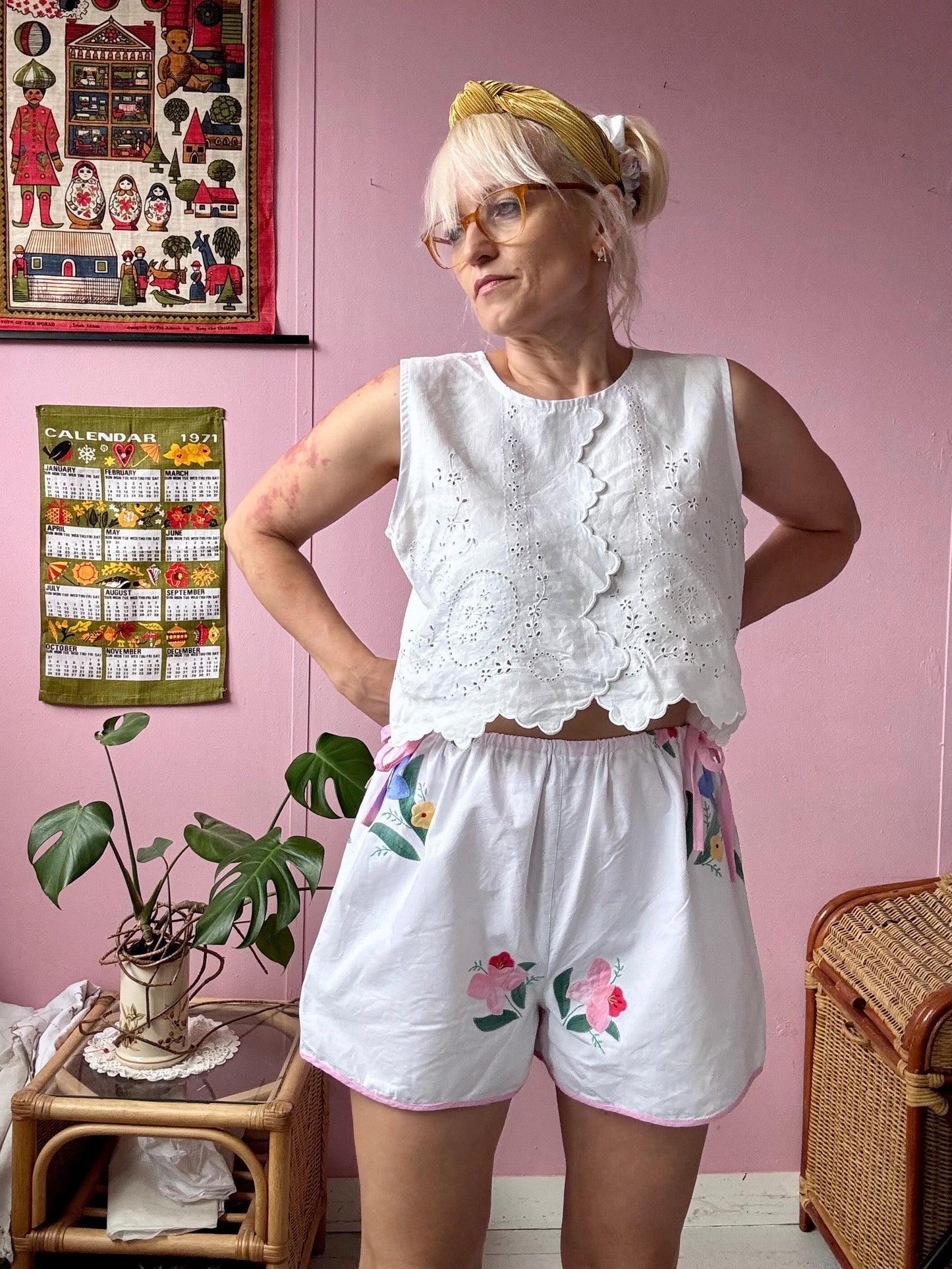 Floral shorts with pink bows