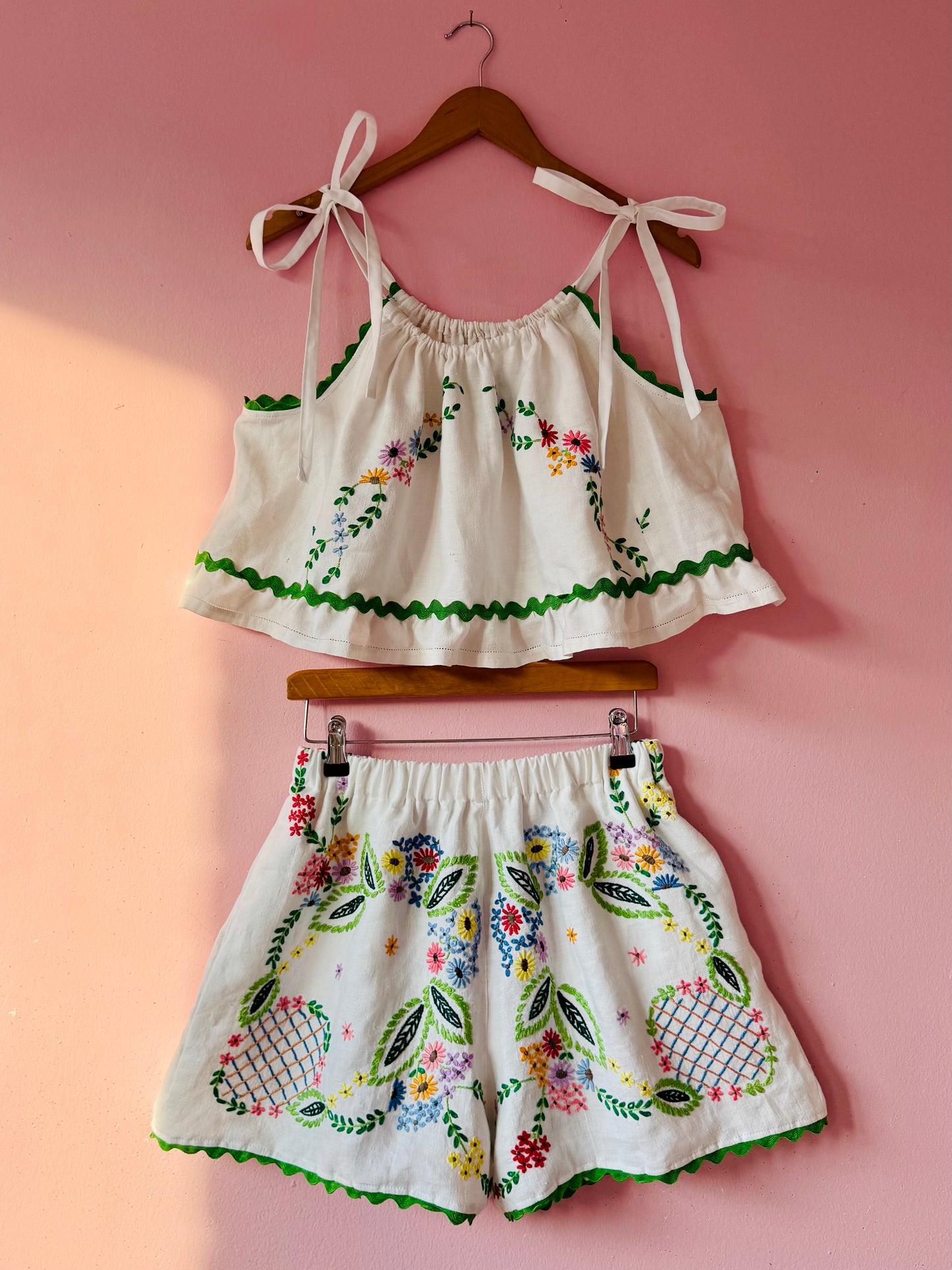 Embroidery shorts set