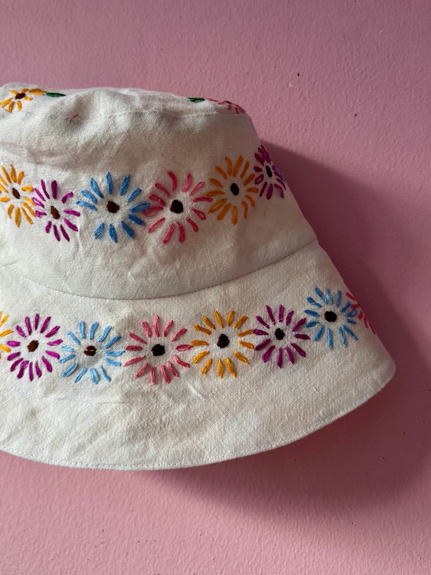 Floral embroidery bucket hat