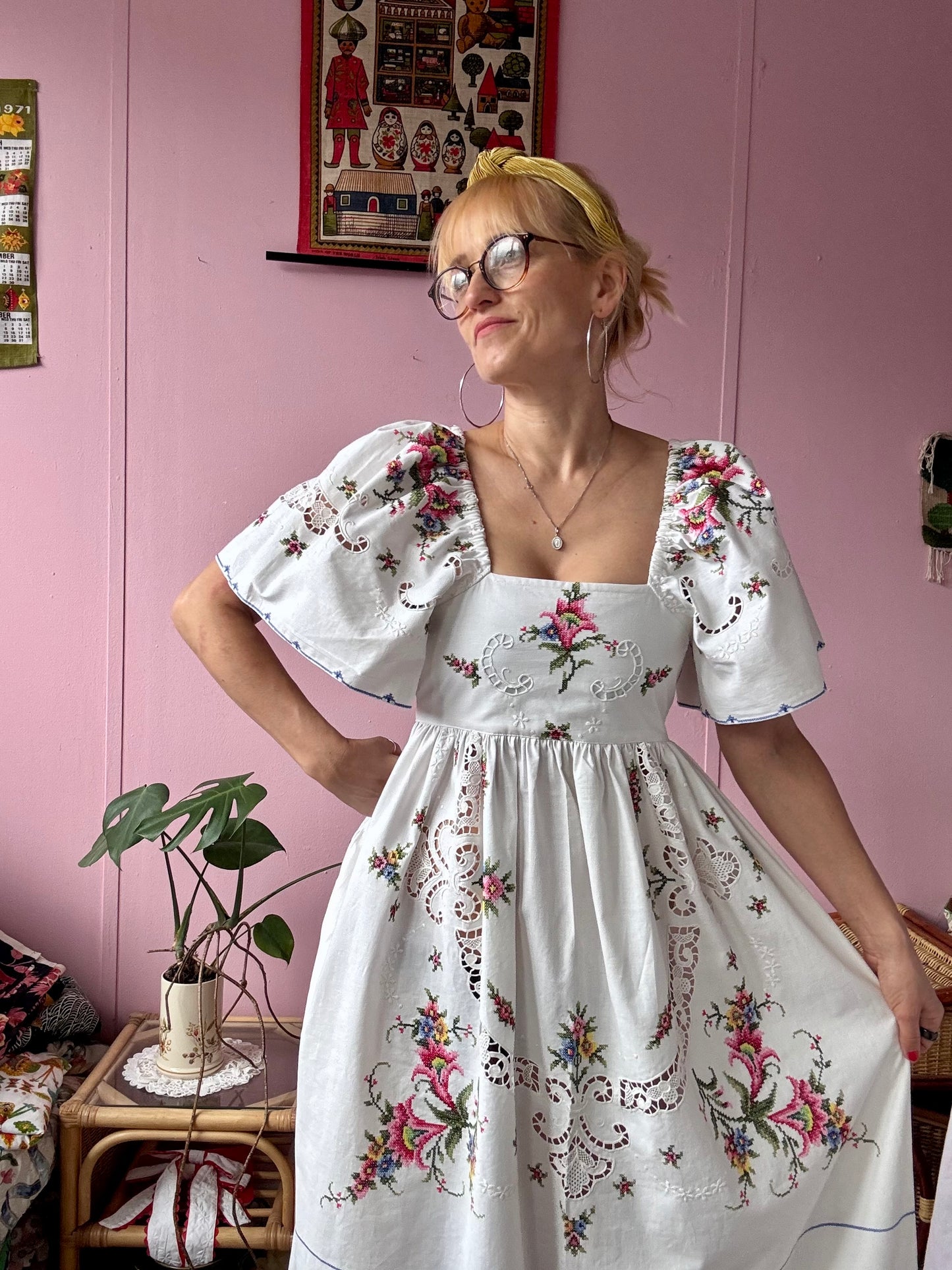 Maxi dress with embroidery and lace