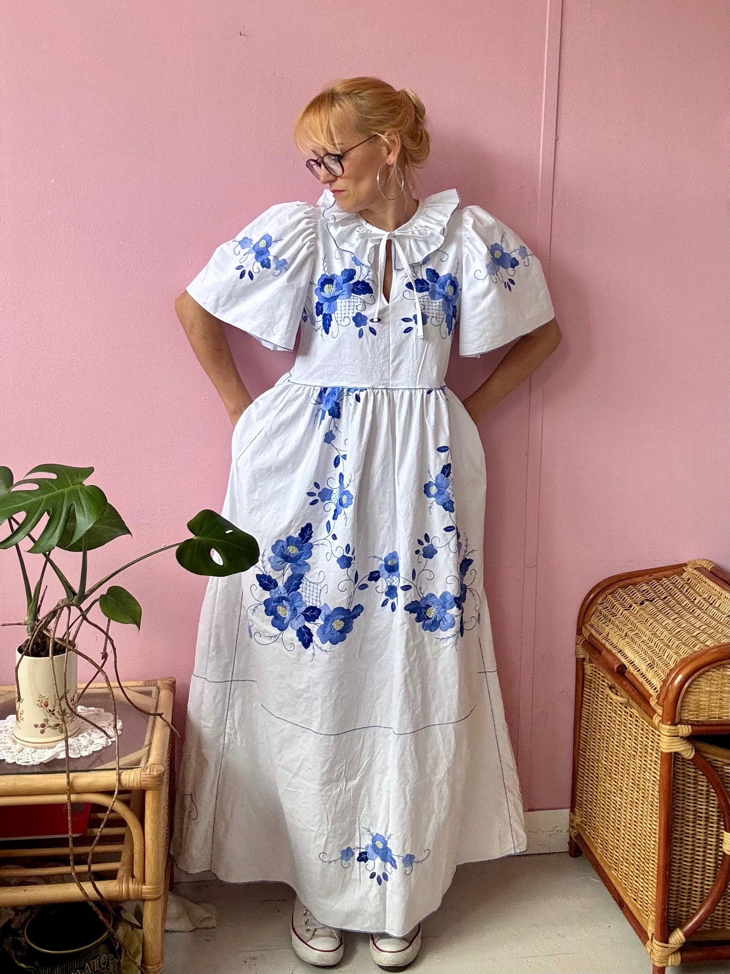Maxi dress with blue floral appliqués
