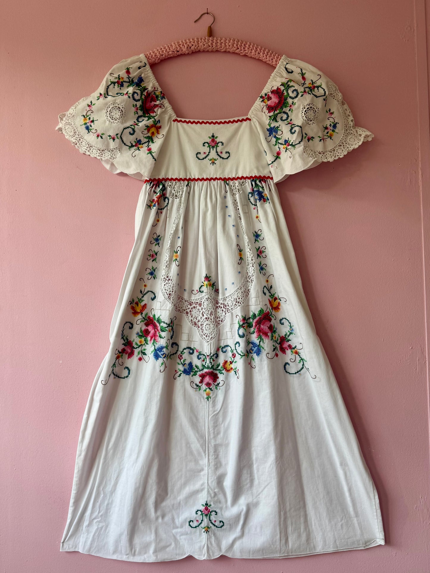Roses embroidery maxi dress