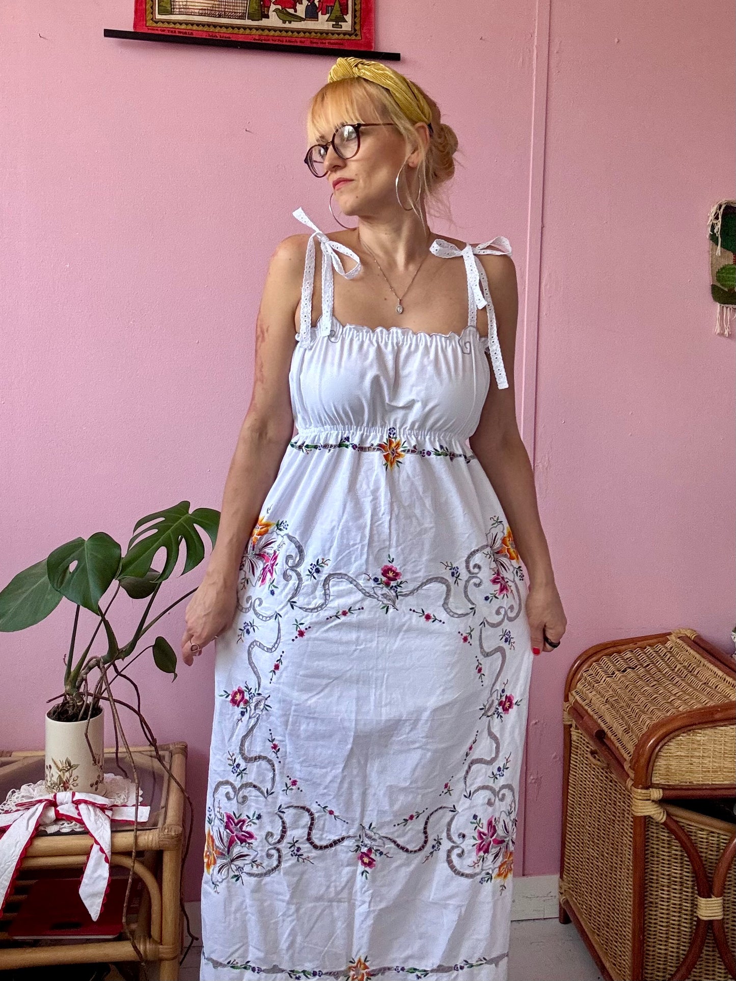 Maxi dress with embroidery