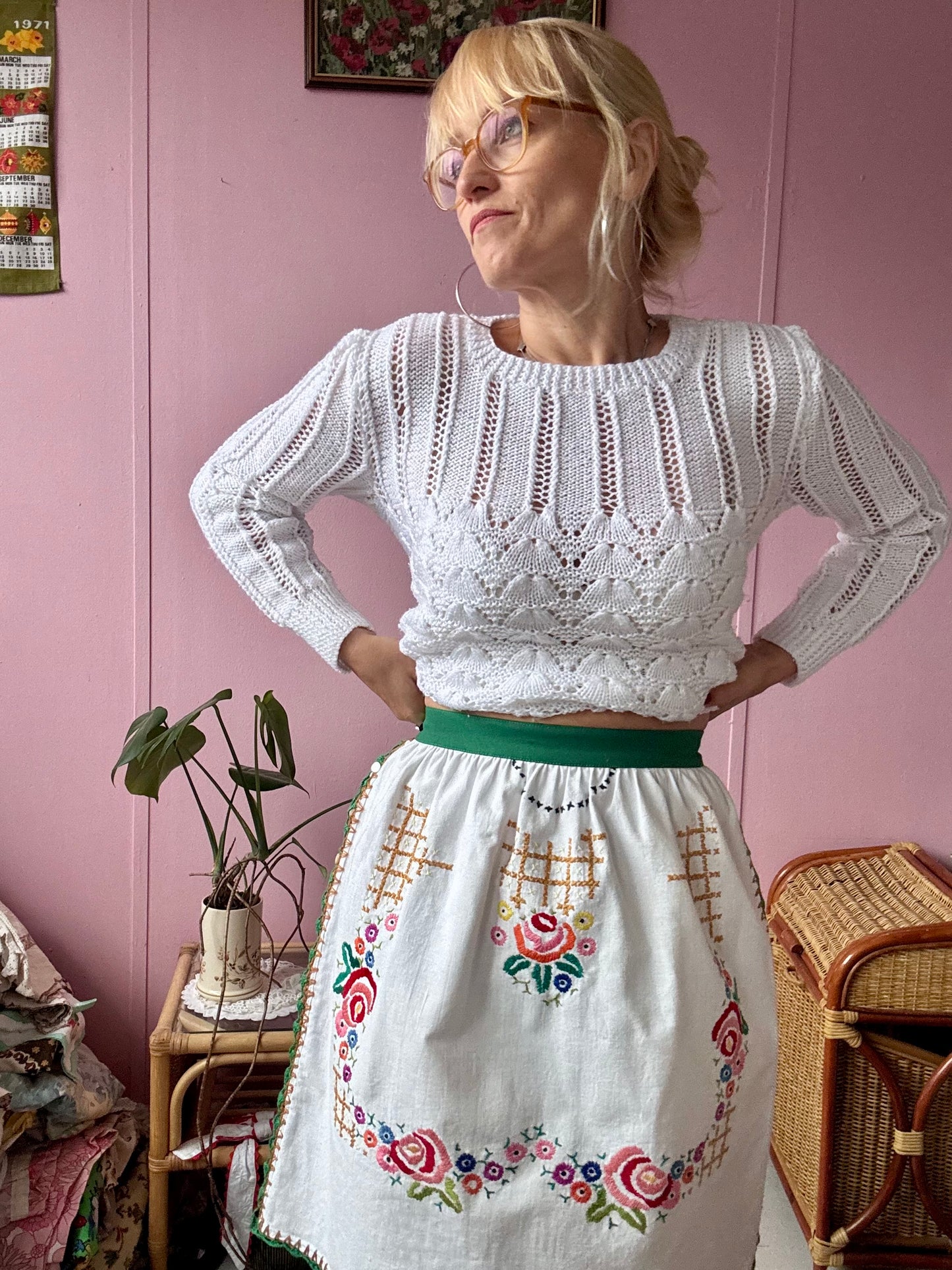 Embroidery skirt with green waistband