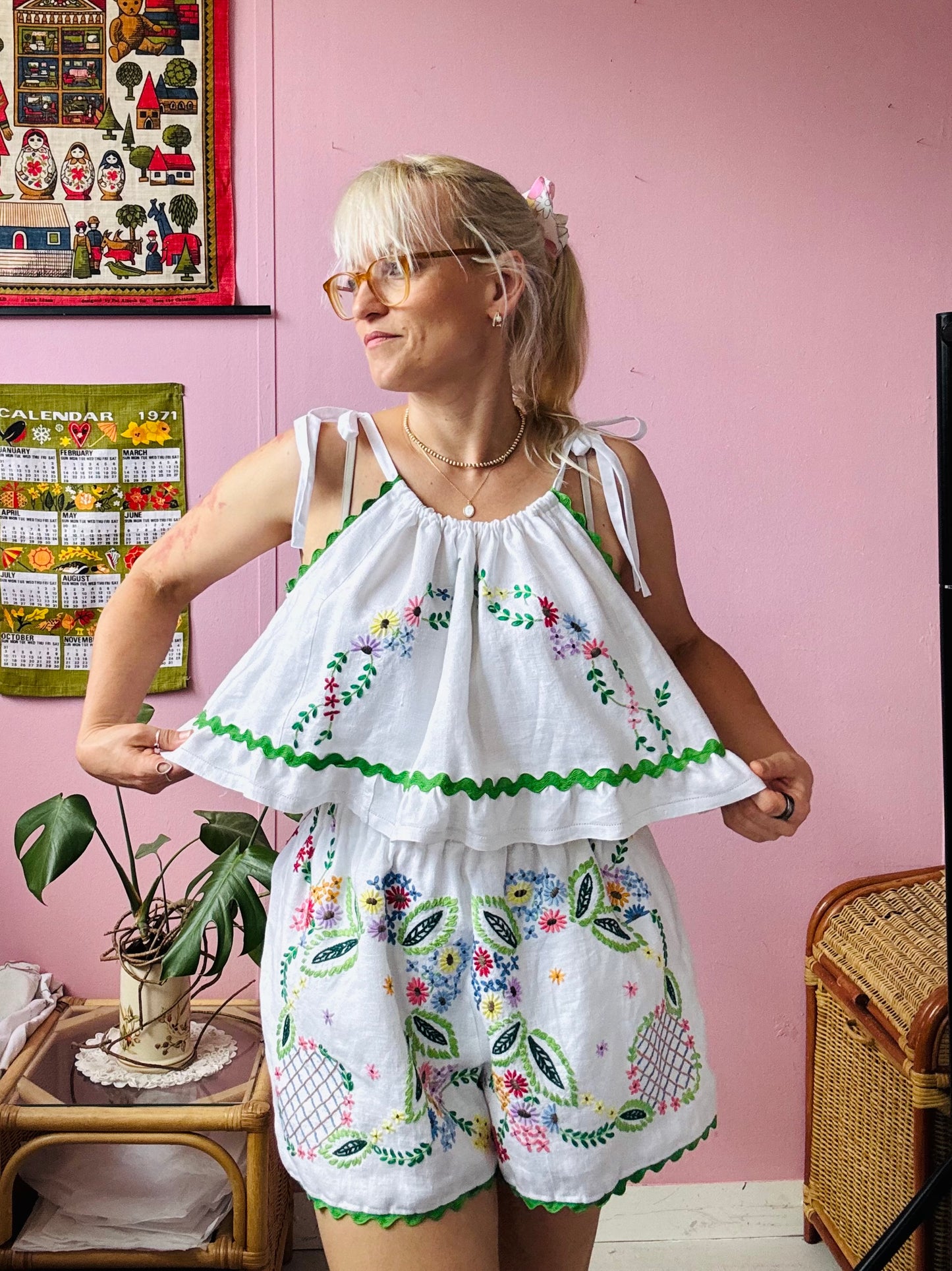 Embroidery shorts set