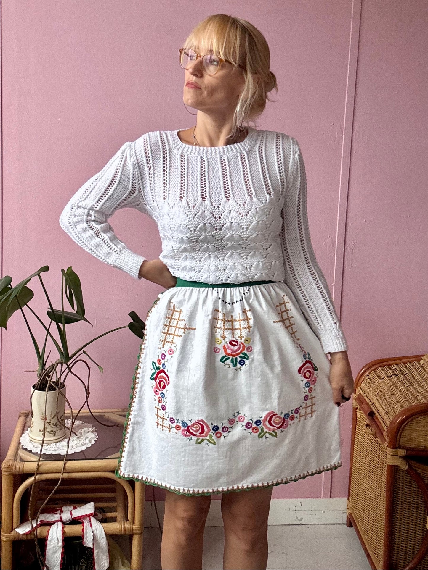 Embroidery skirt with green waistband