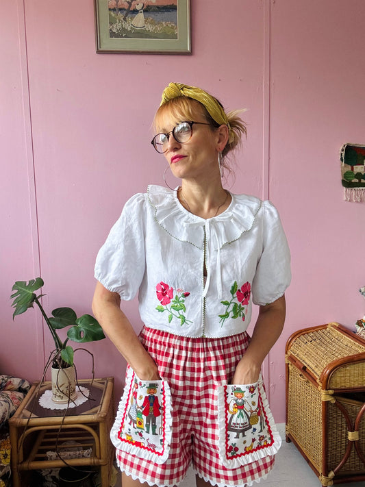 Short blouse with neck frill