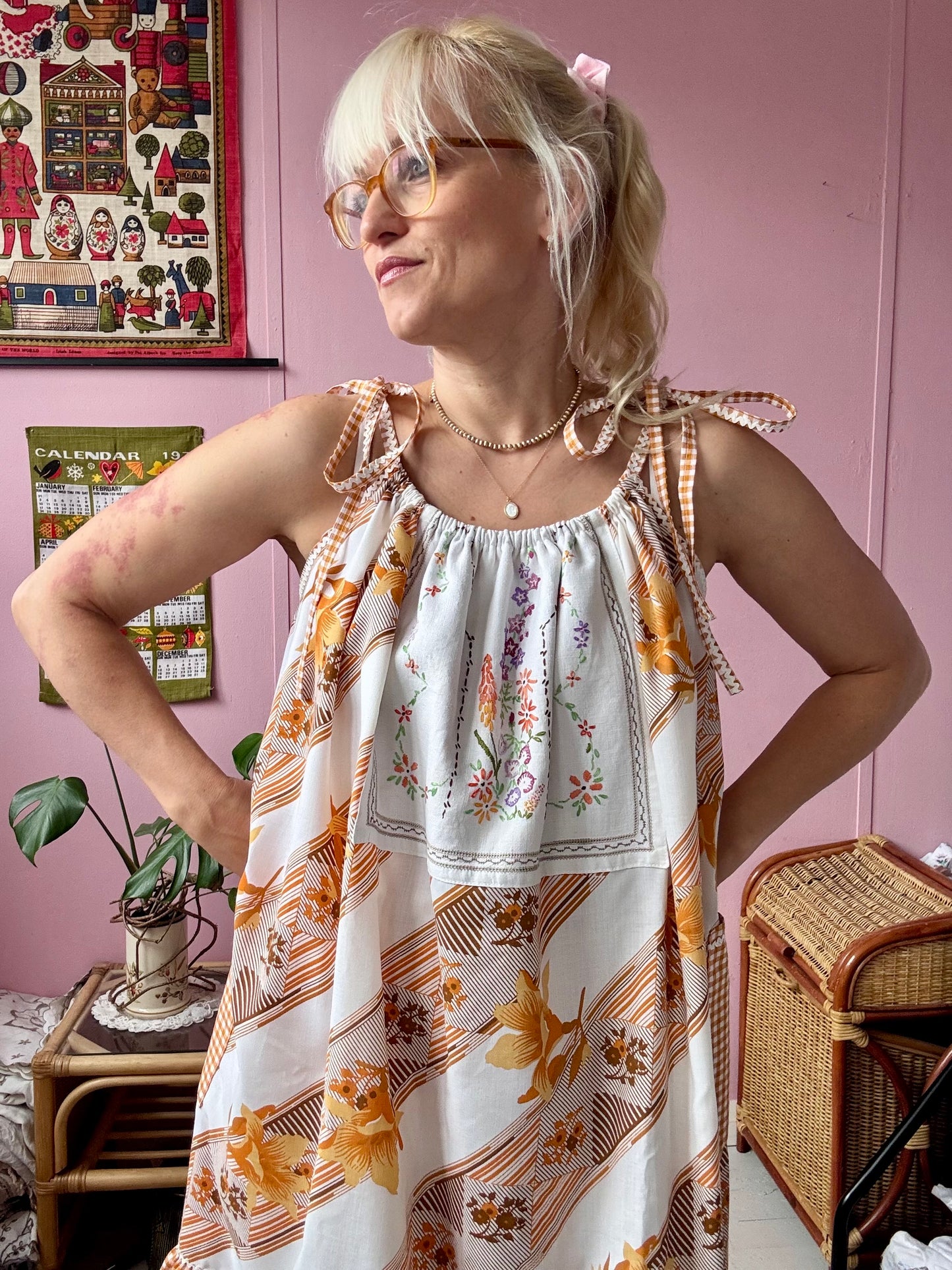 Brown/orange short dress with frill