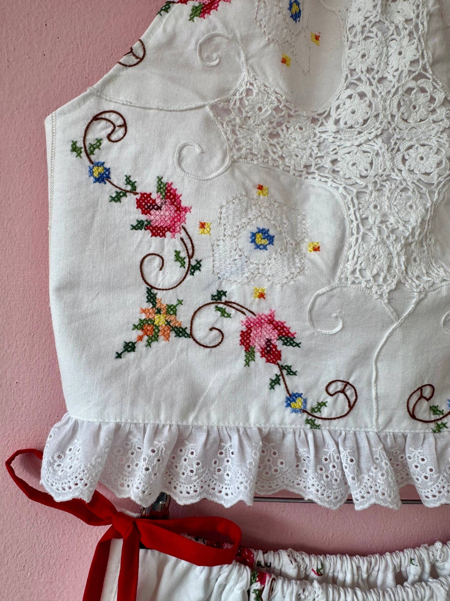 Embroidery skirt set with red bows