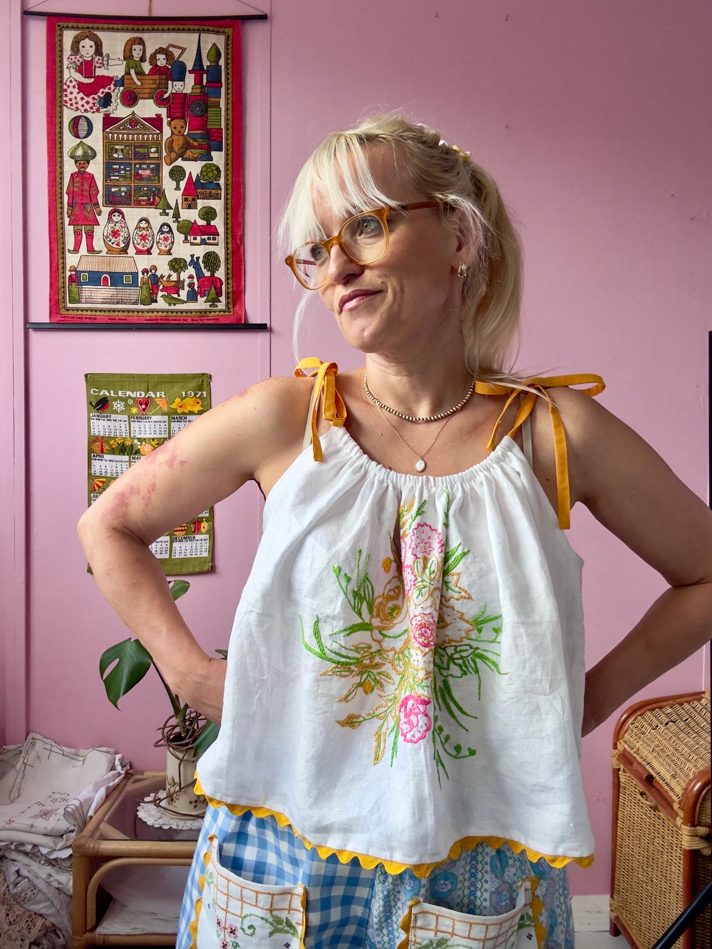 Linen strappy top with yellow straps