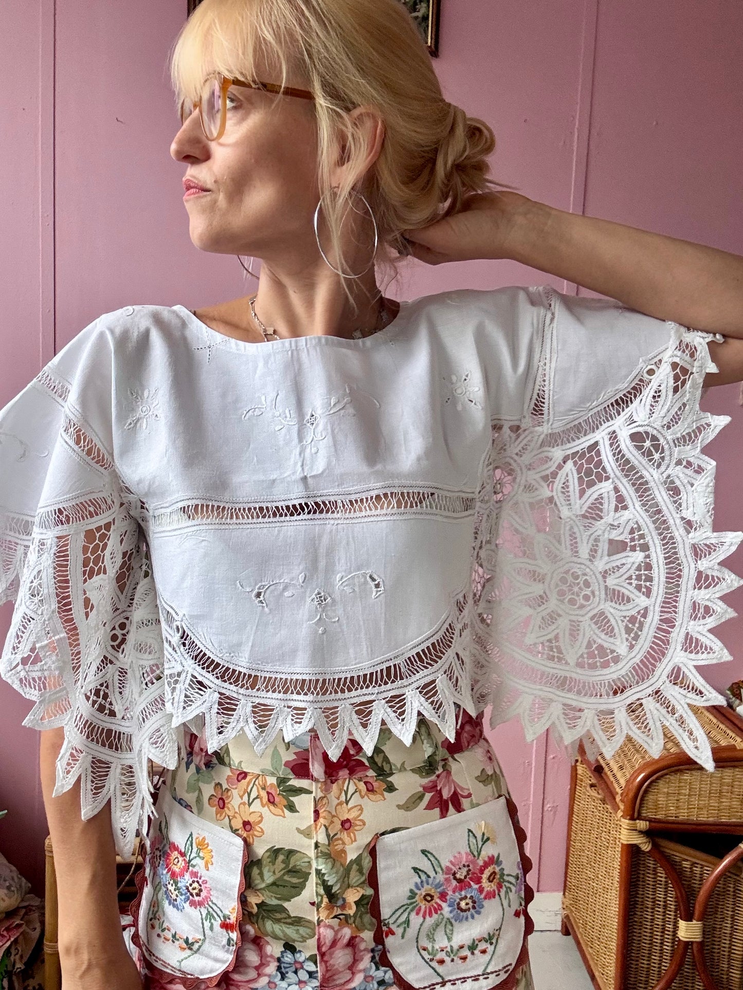 White cotton/lace basic top