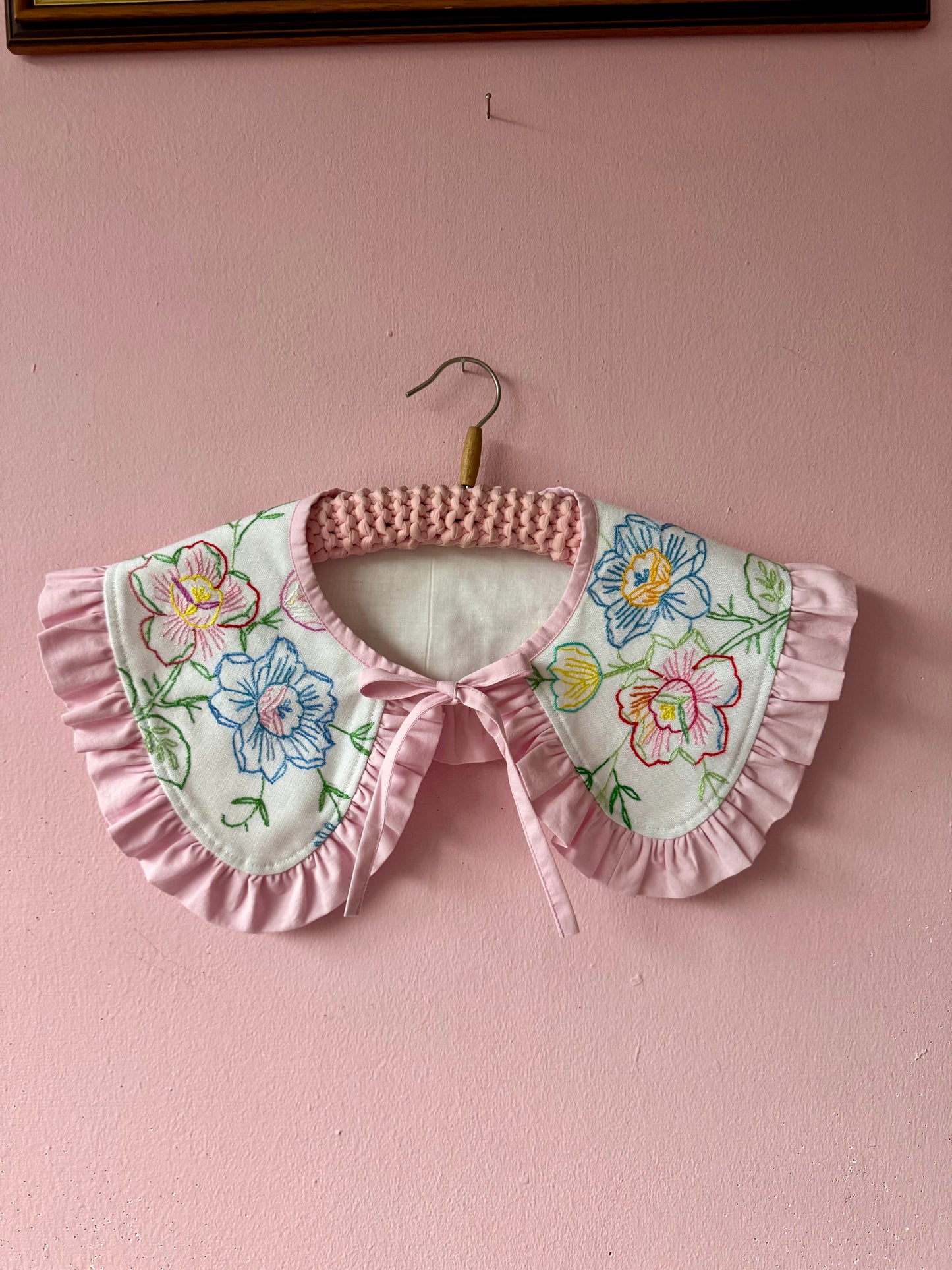 Hand embroidery floral collar with frill