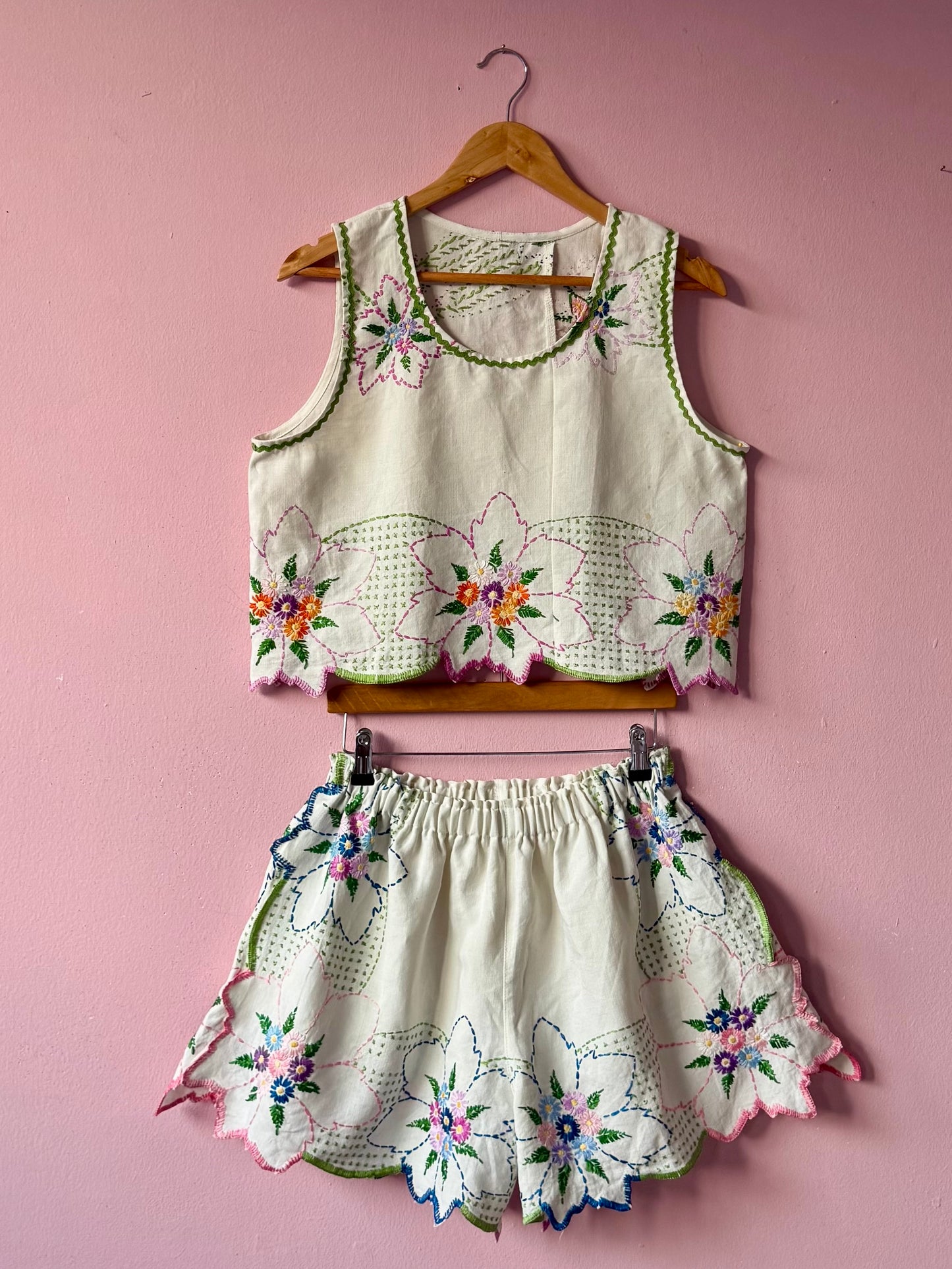 Floral embroidery shorts set