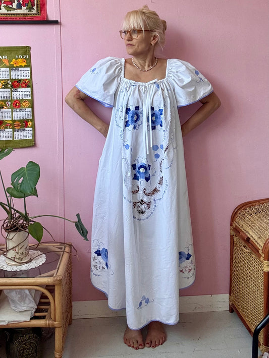 Maxi dress with blue floral appliqués