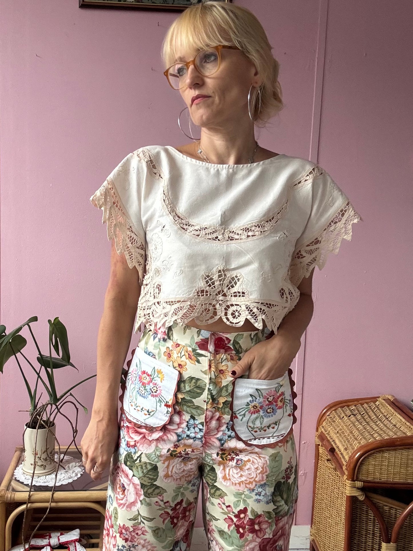 Floral trousers with embroidery pockets