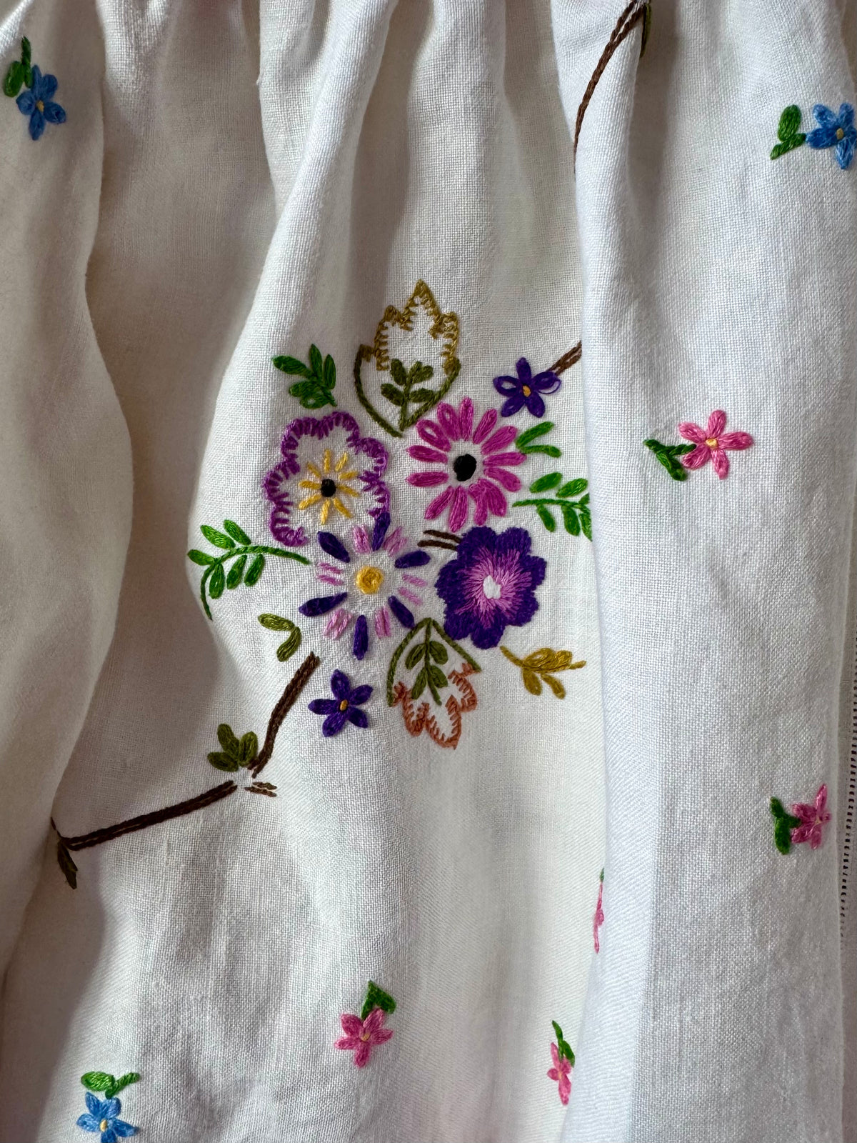 Linen floral blouse with pink ric rac
