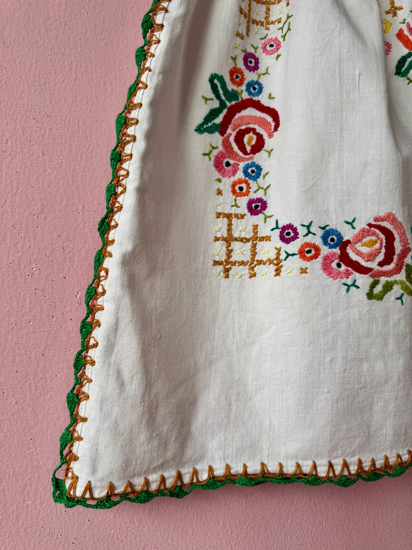 Embroidery skirt with green waistband