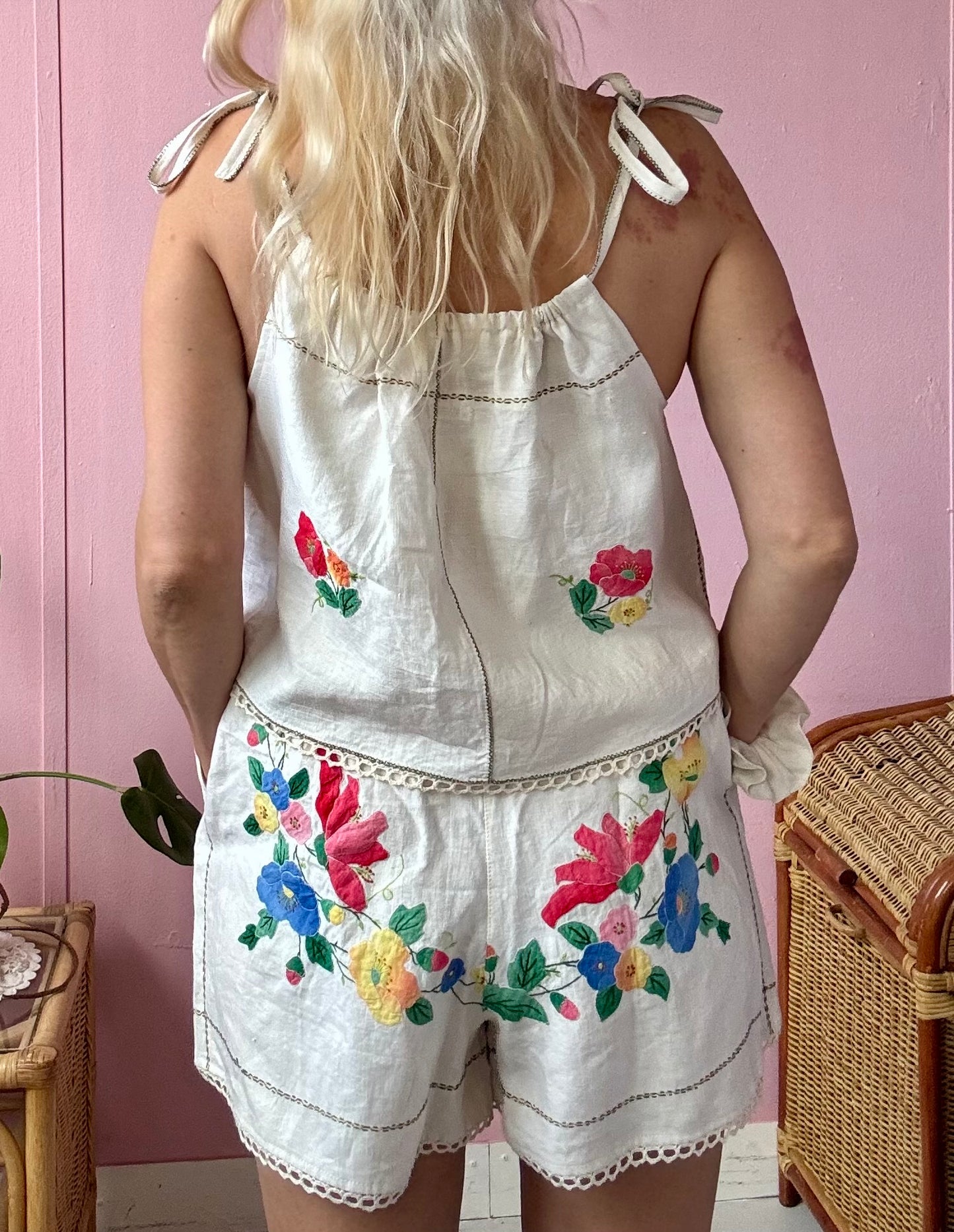 Linen floral appliqués shorts set