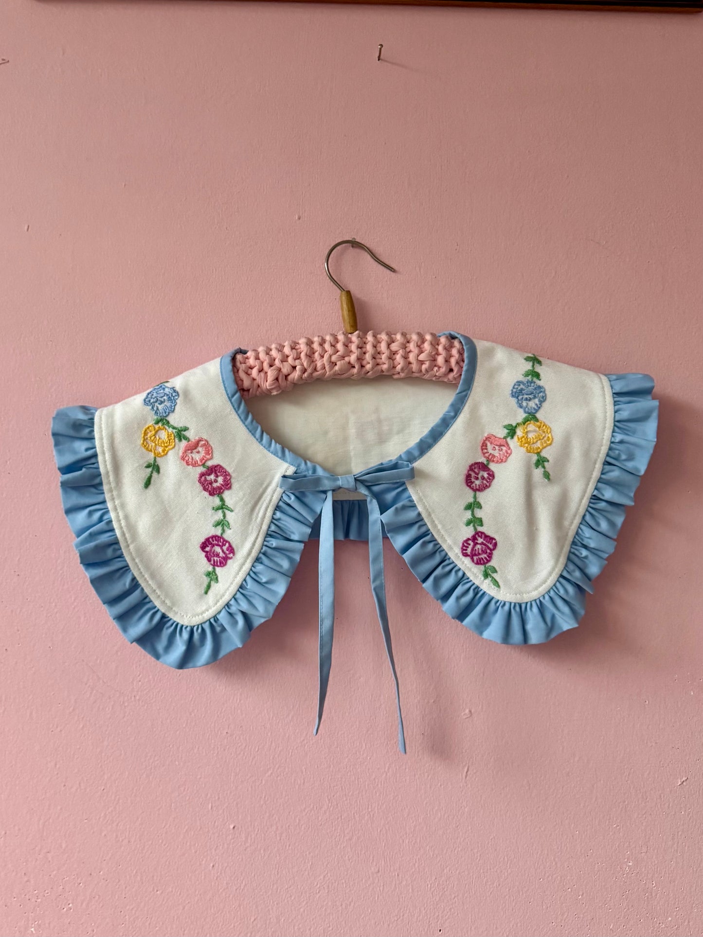 Hand embroidery floral collar with frill