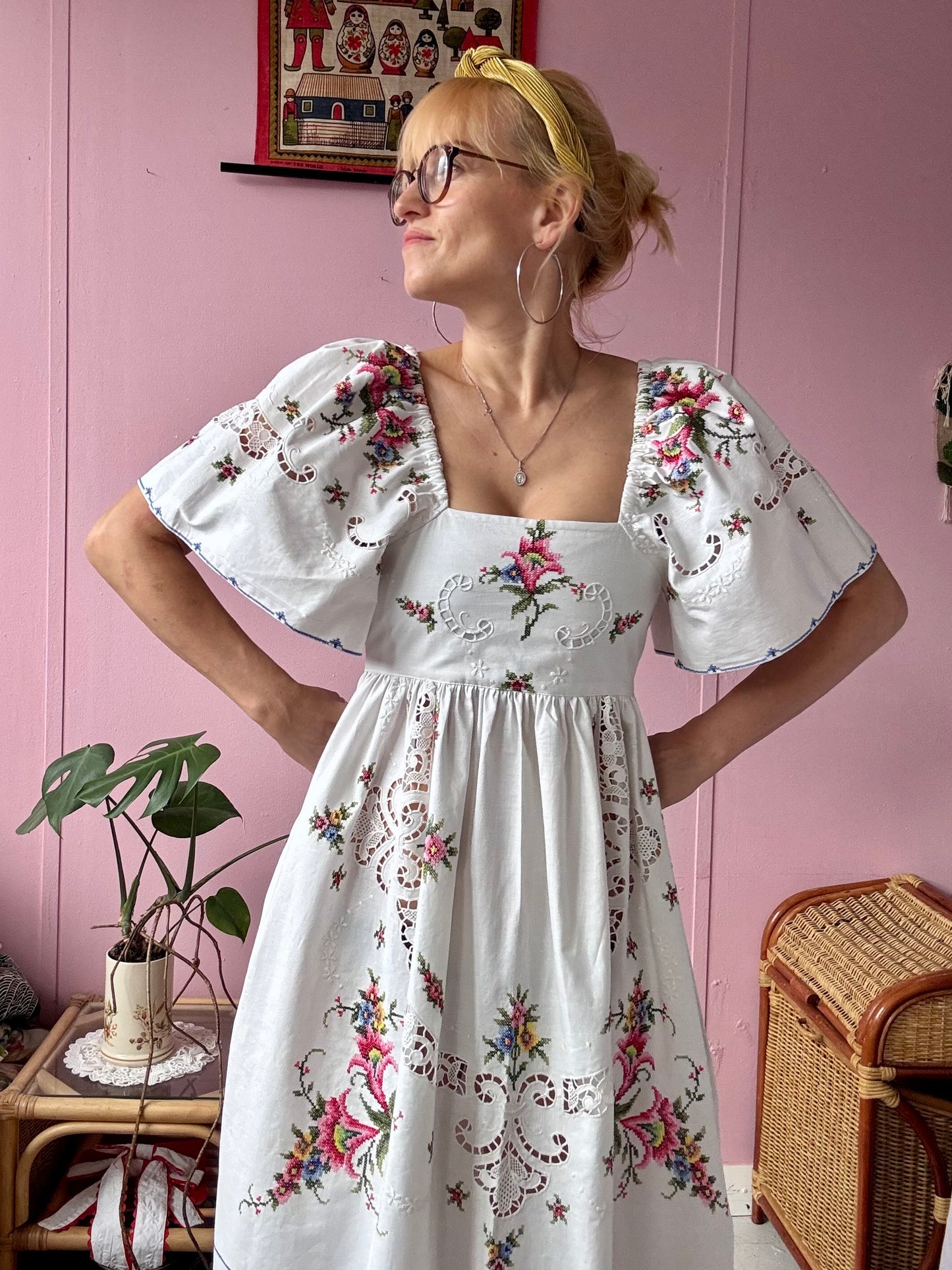 Maxi dress with embroidery and lace