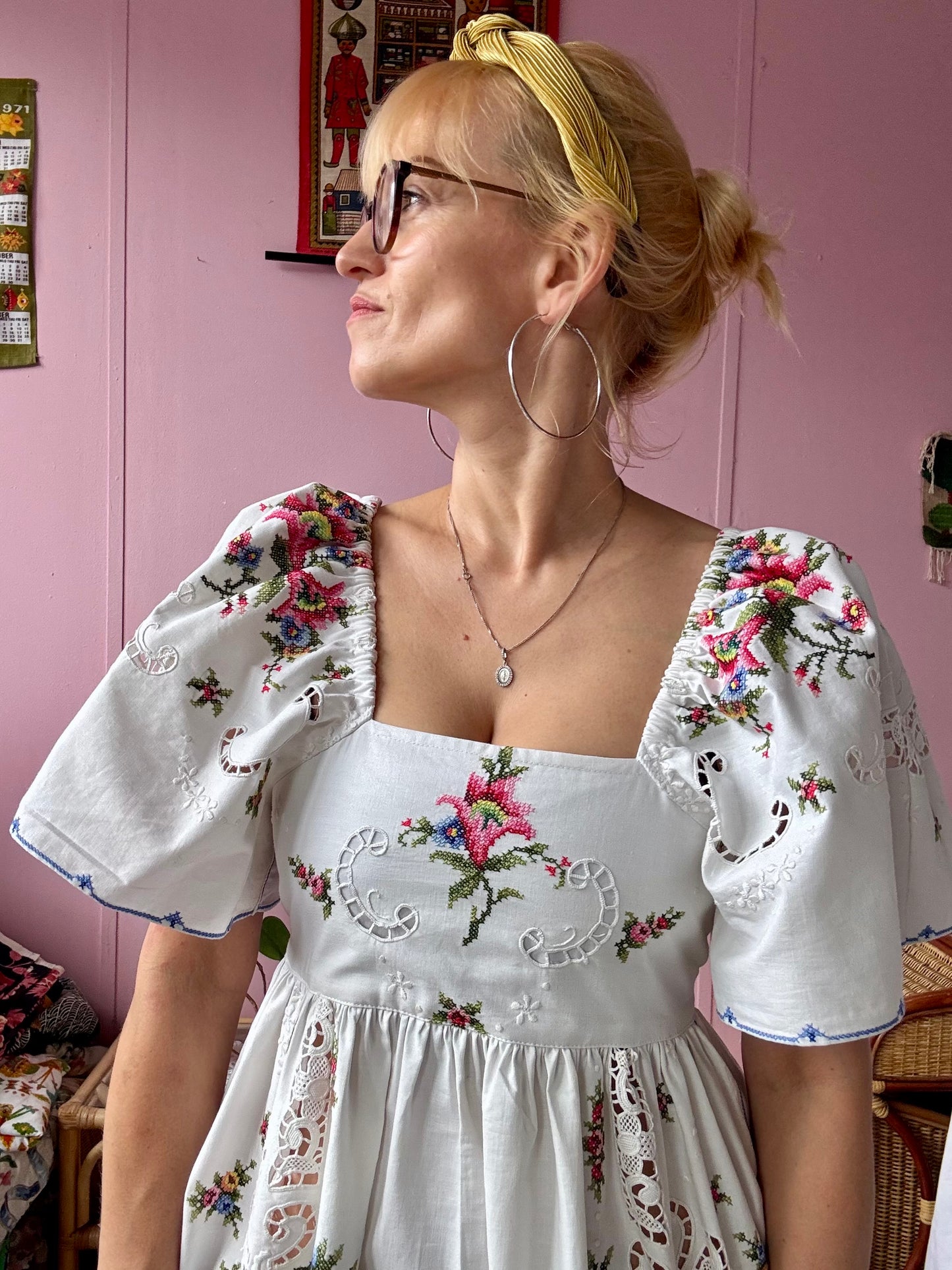 Maxi dress with embroidery and lace